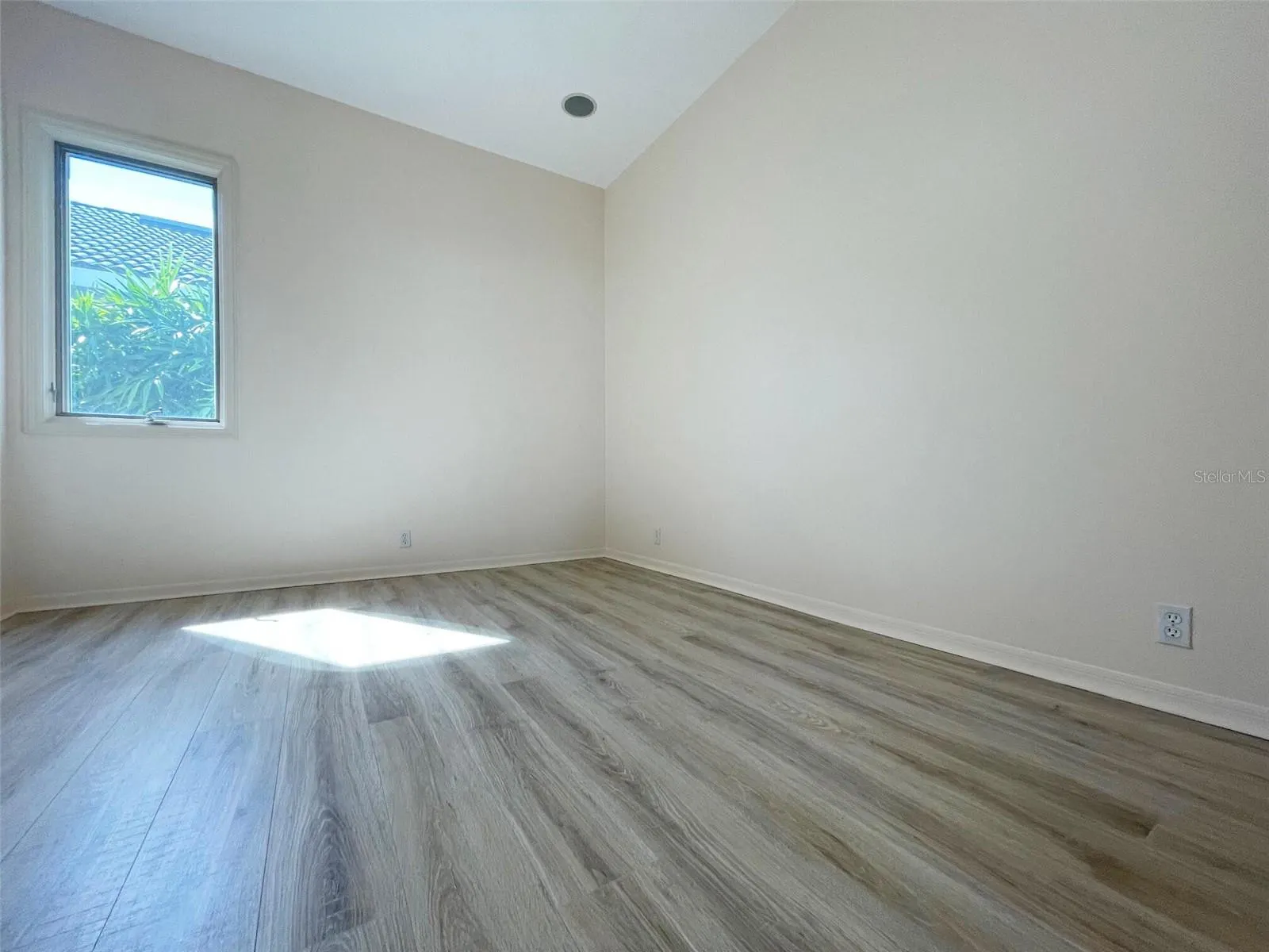 8515 53RD PL E