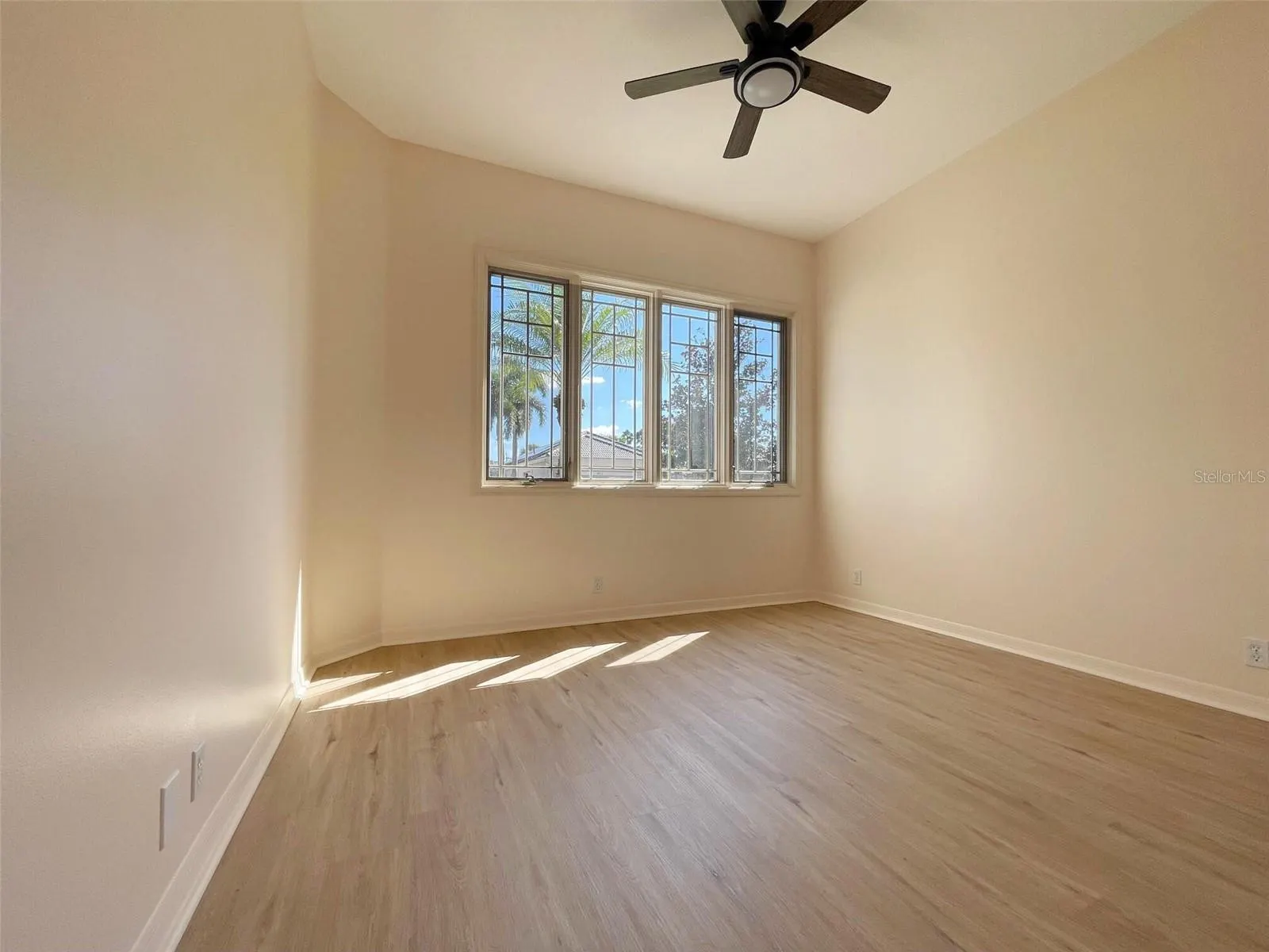8515 53RD PL E
