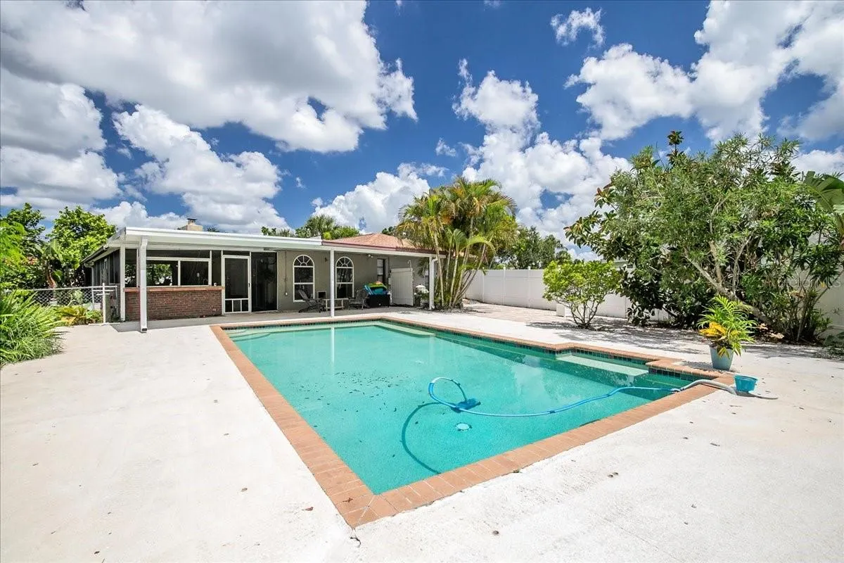 1302 GEORGETOWNE CIR