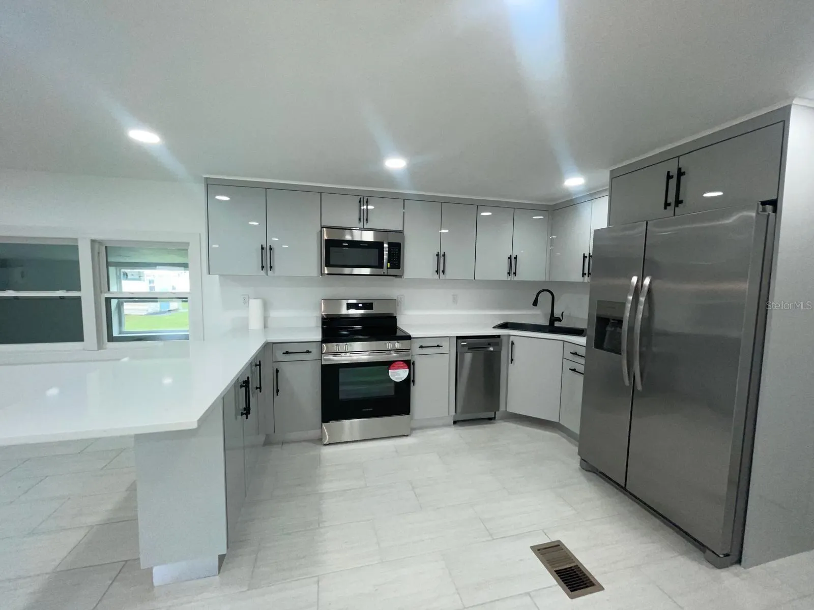5024 MARINA DR