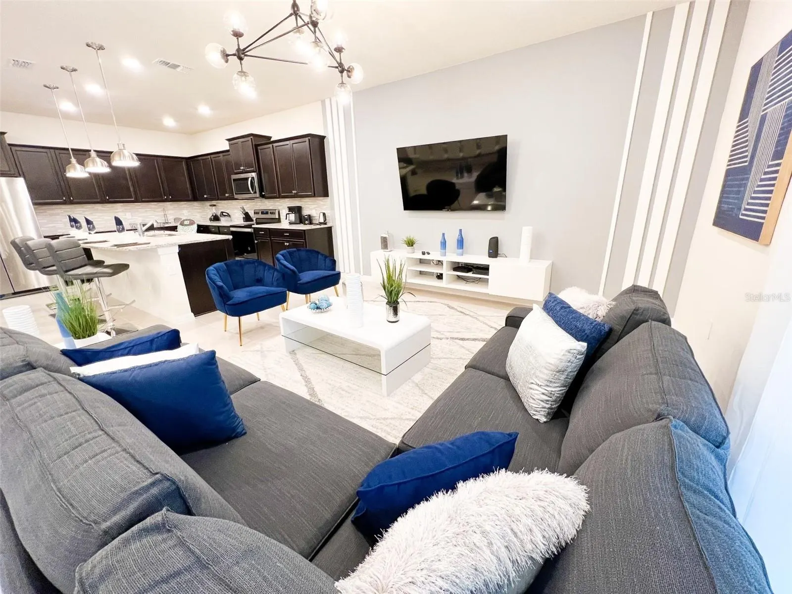 3633 LILY LN