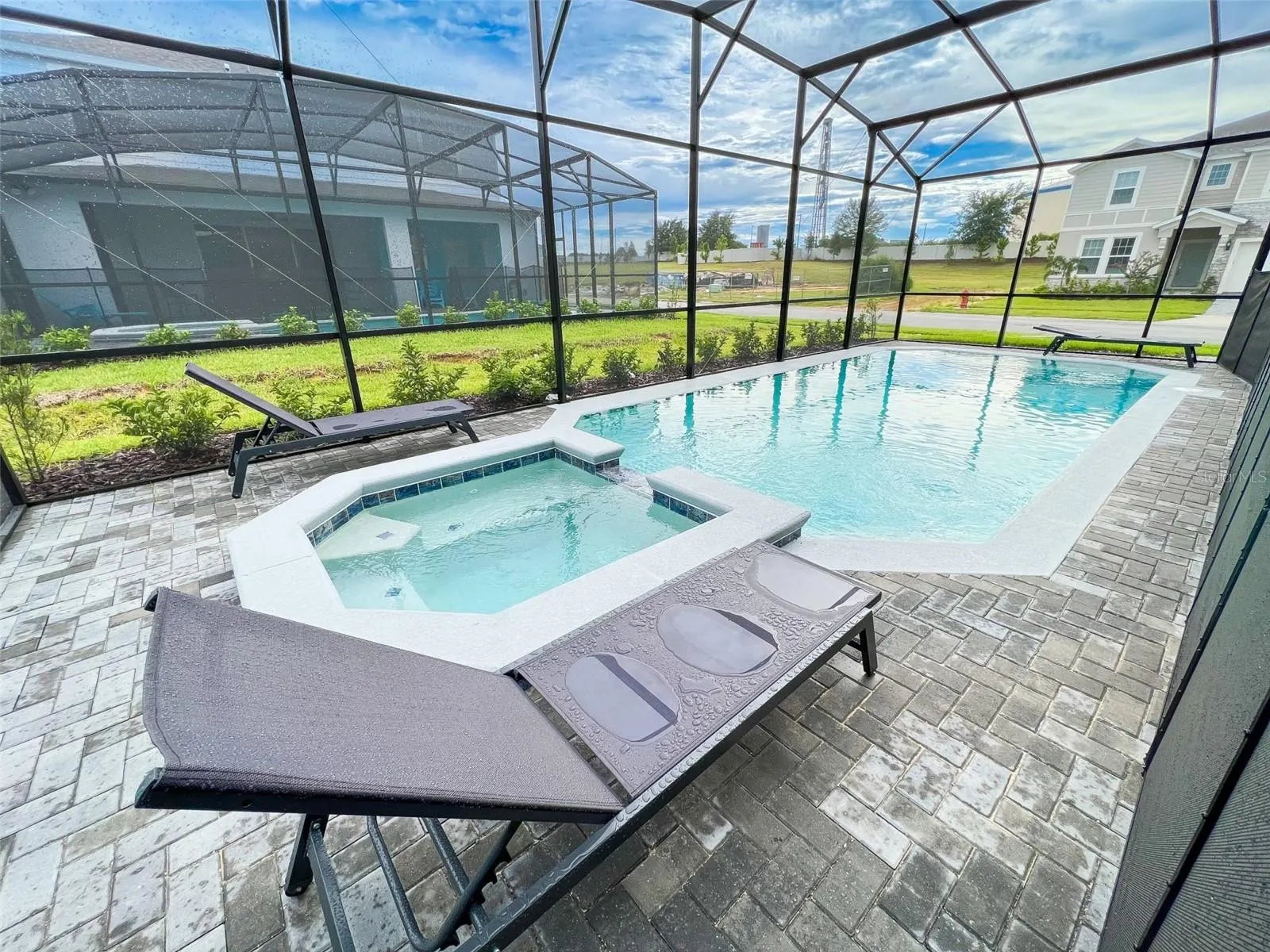 3633 LILY LN