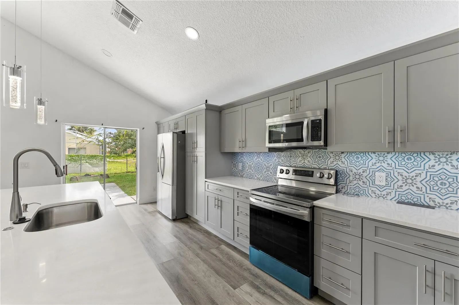 2207 WYNDAM WAY