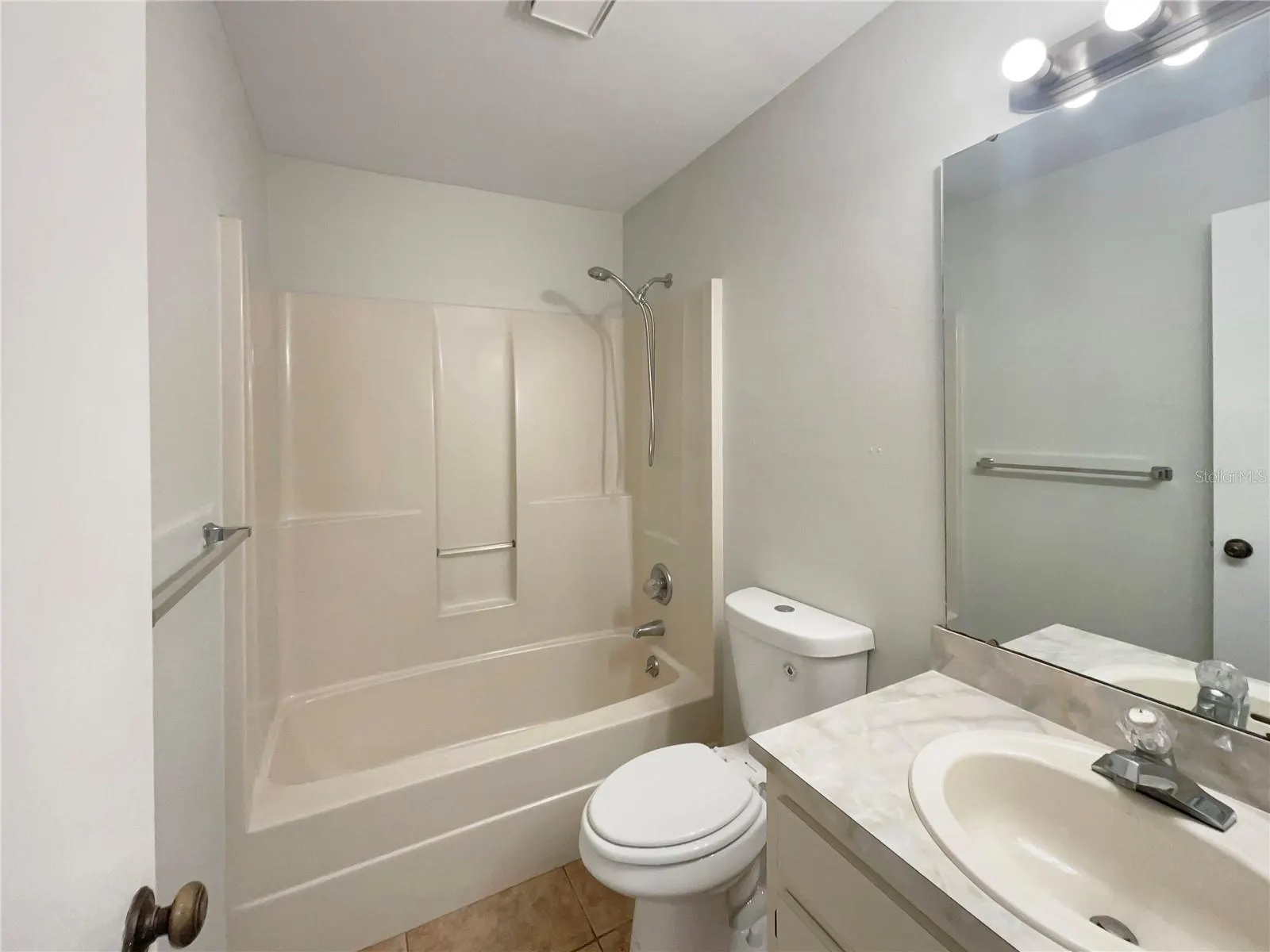 120 E POINSETTIA ST
