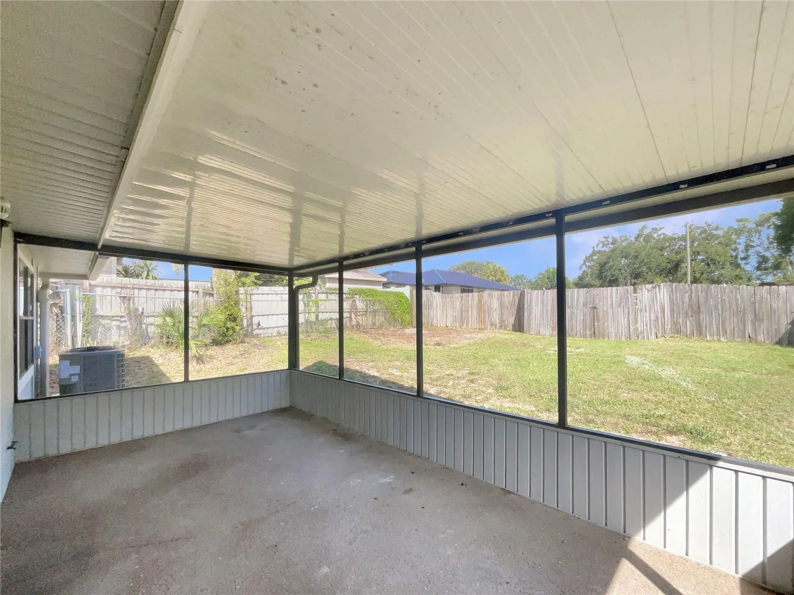 120 E POINSETTIA ST