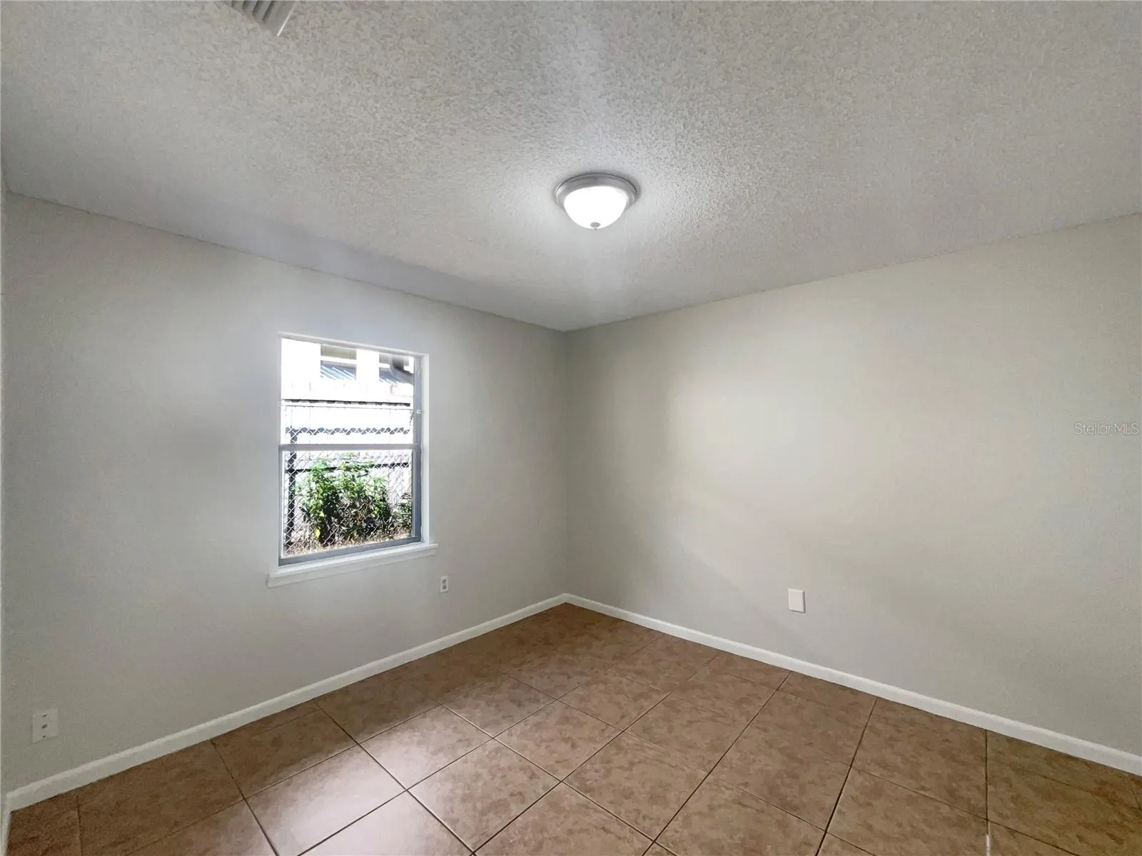 120 E POINSETTIA ST