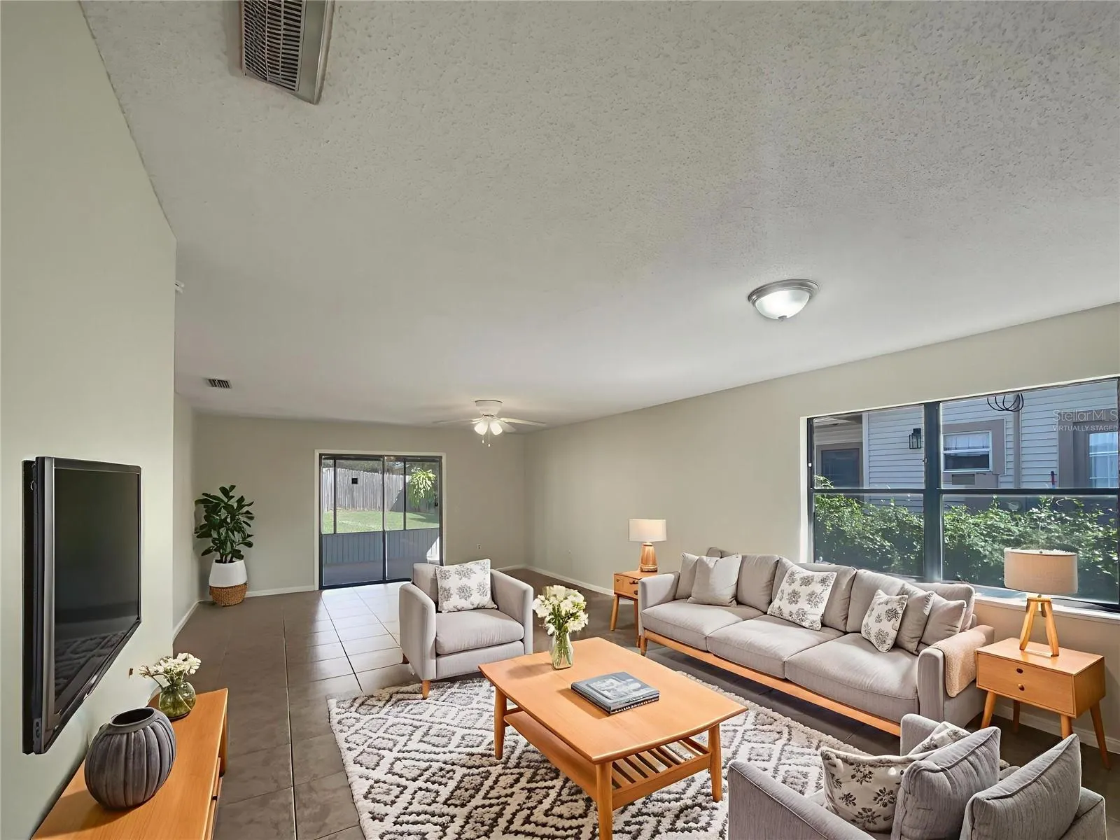 120 E POINSETTIA ST