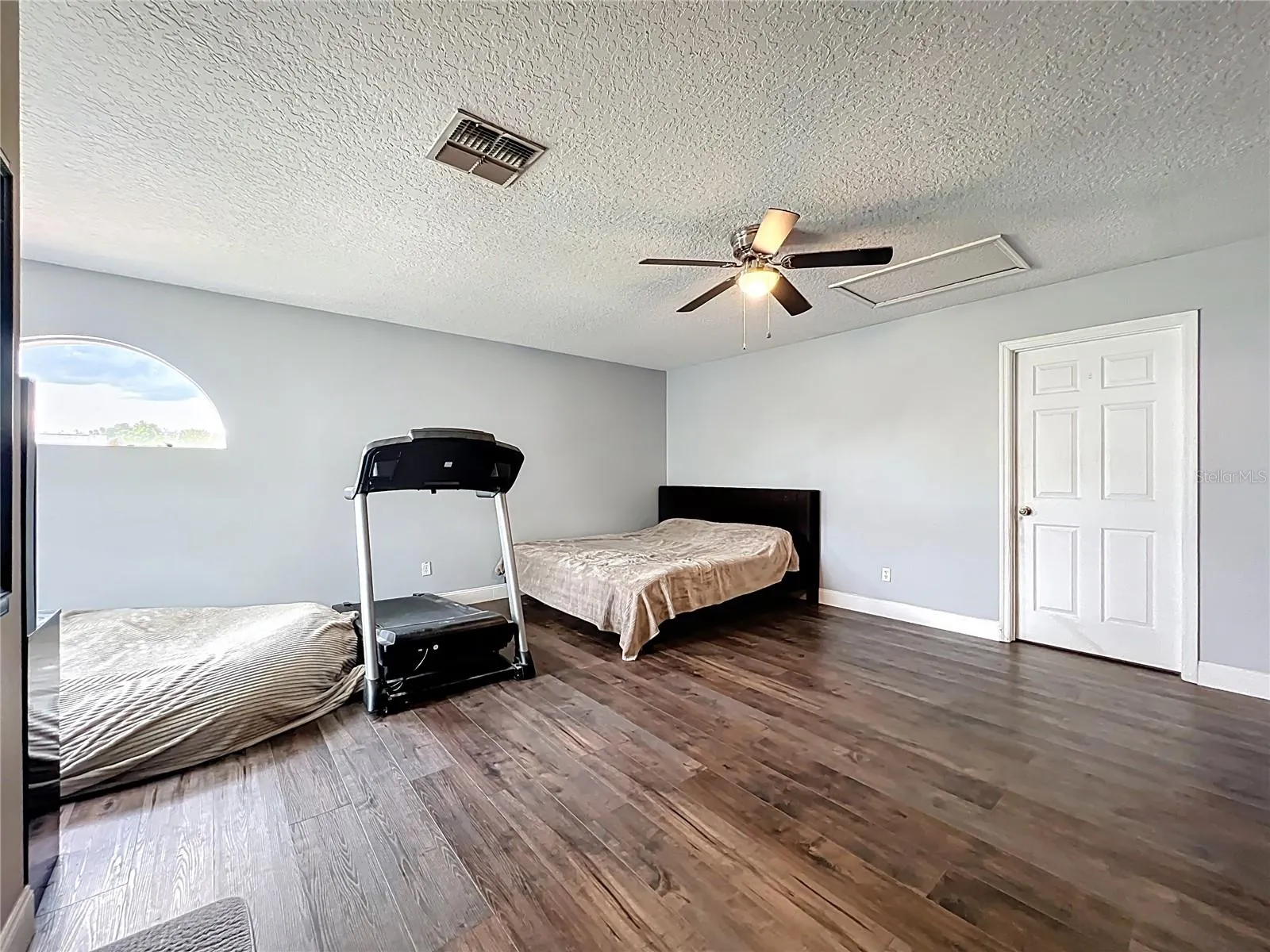 4552 LAKE CALABAY DR