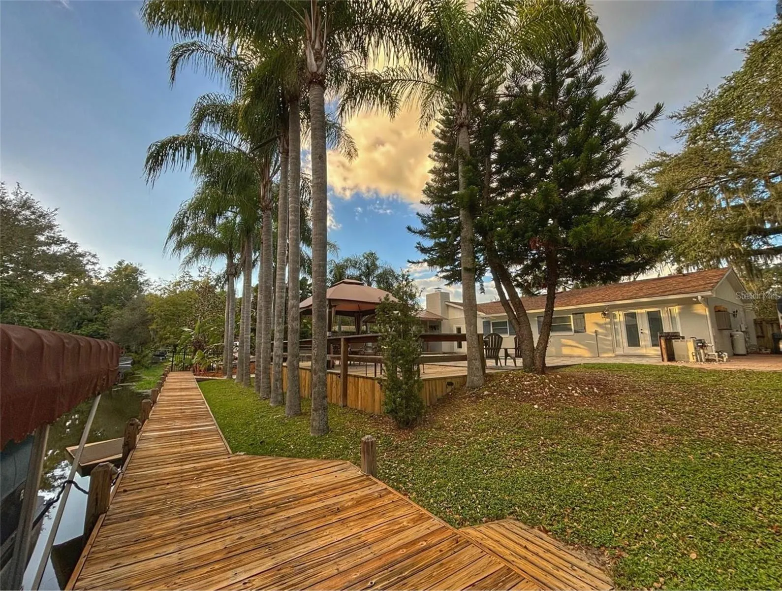 428 HARBOUR ISLAND RD
