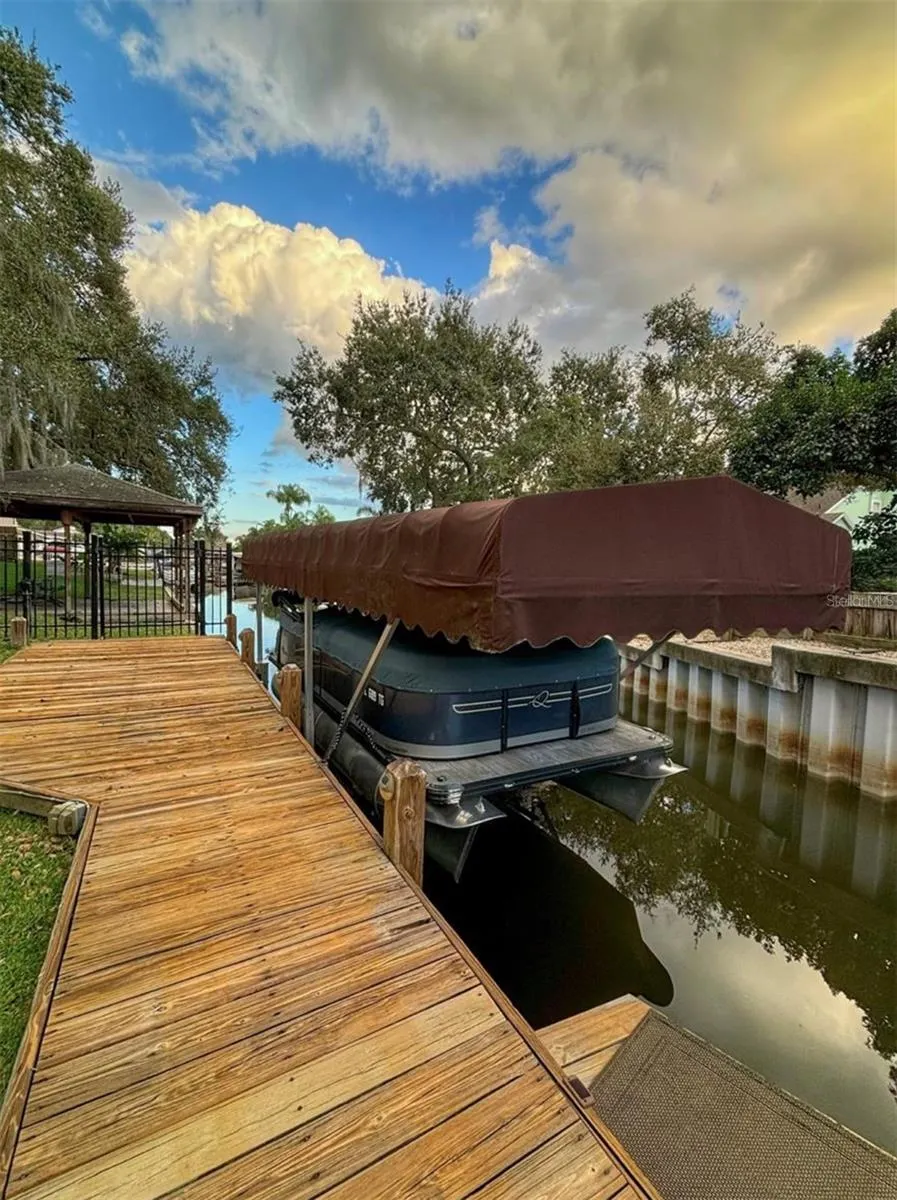428 HARBOUR ISLAND RD