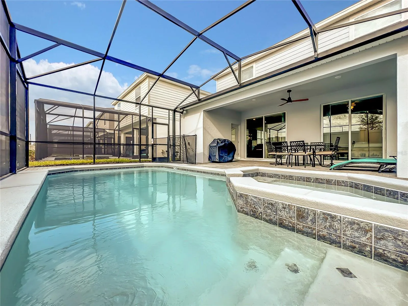 3341 LILAC WAY
