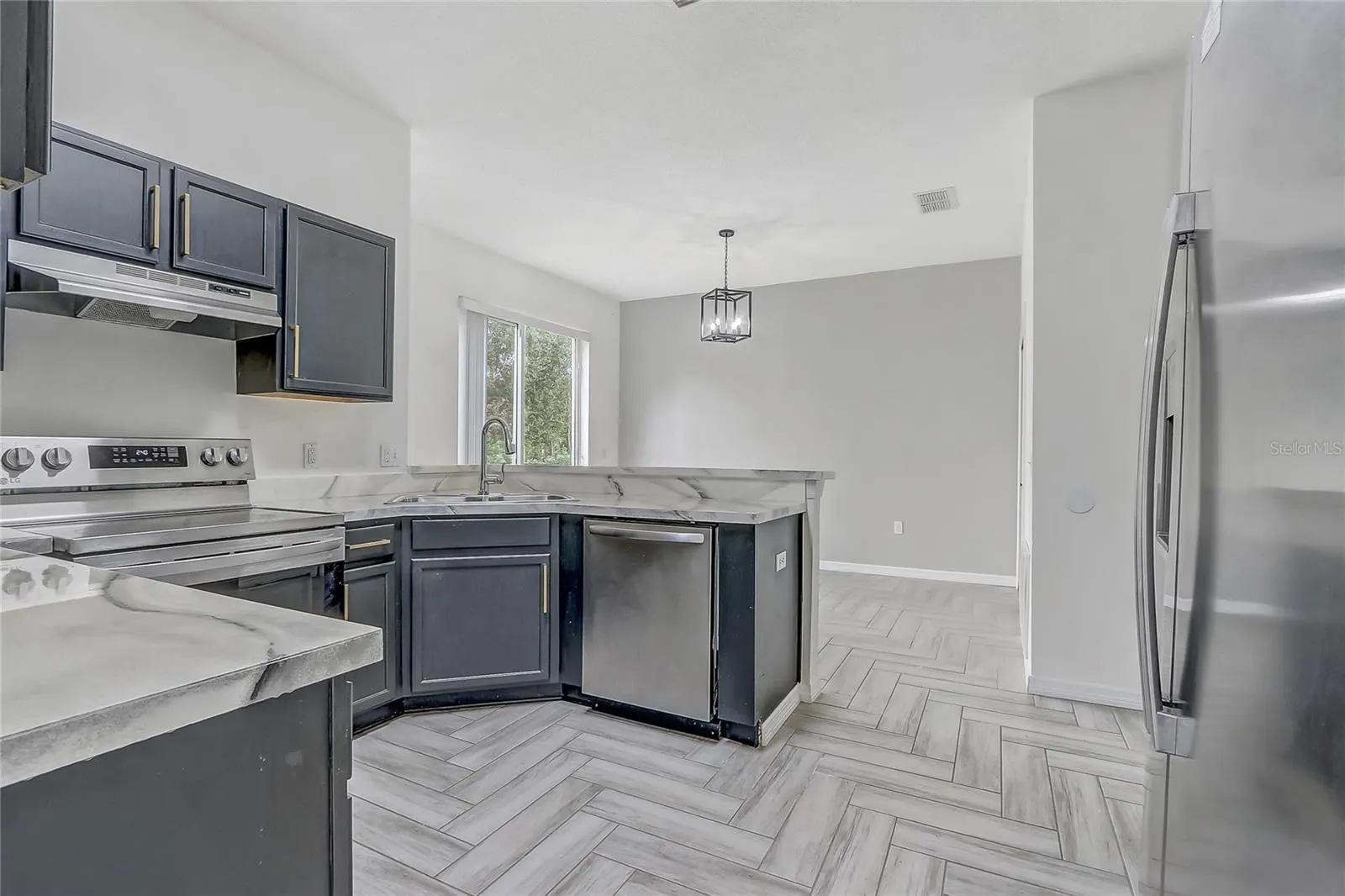 1023 EMBRUN CT