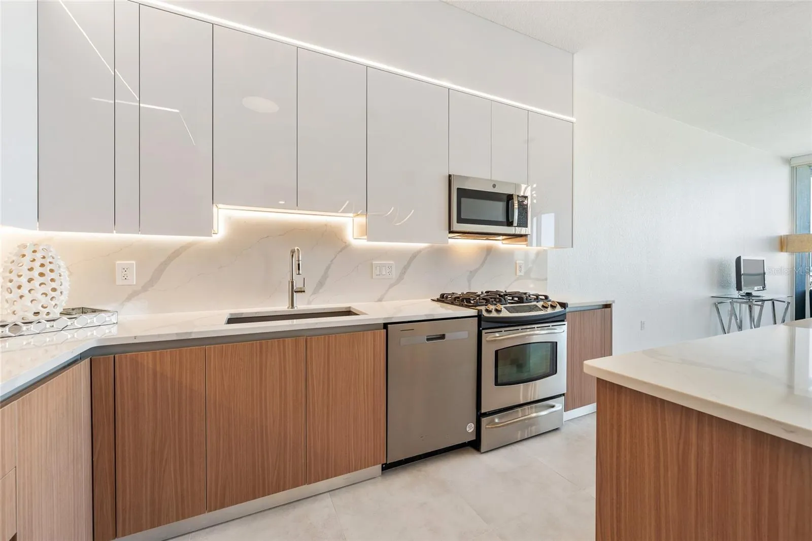 150 E ROBINSON ST #2908, #2908