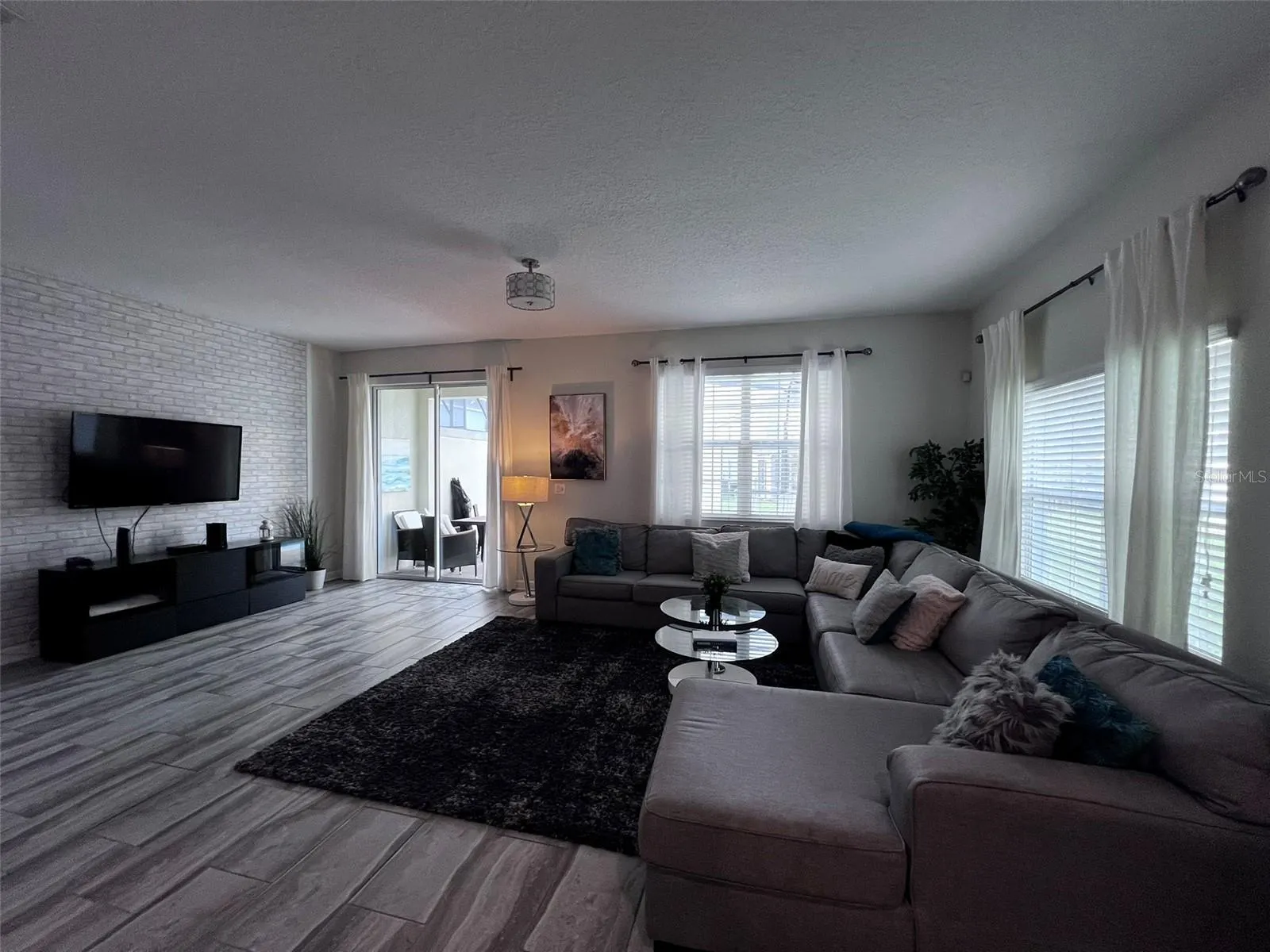 9033 DOGLEG DR