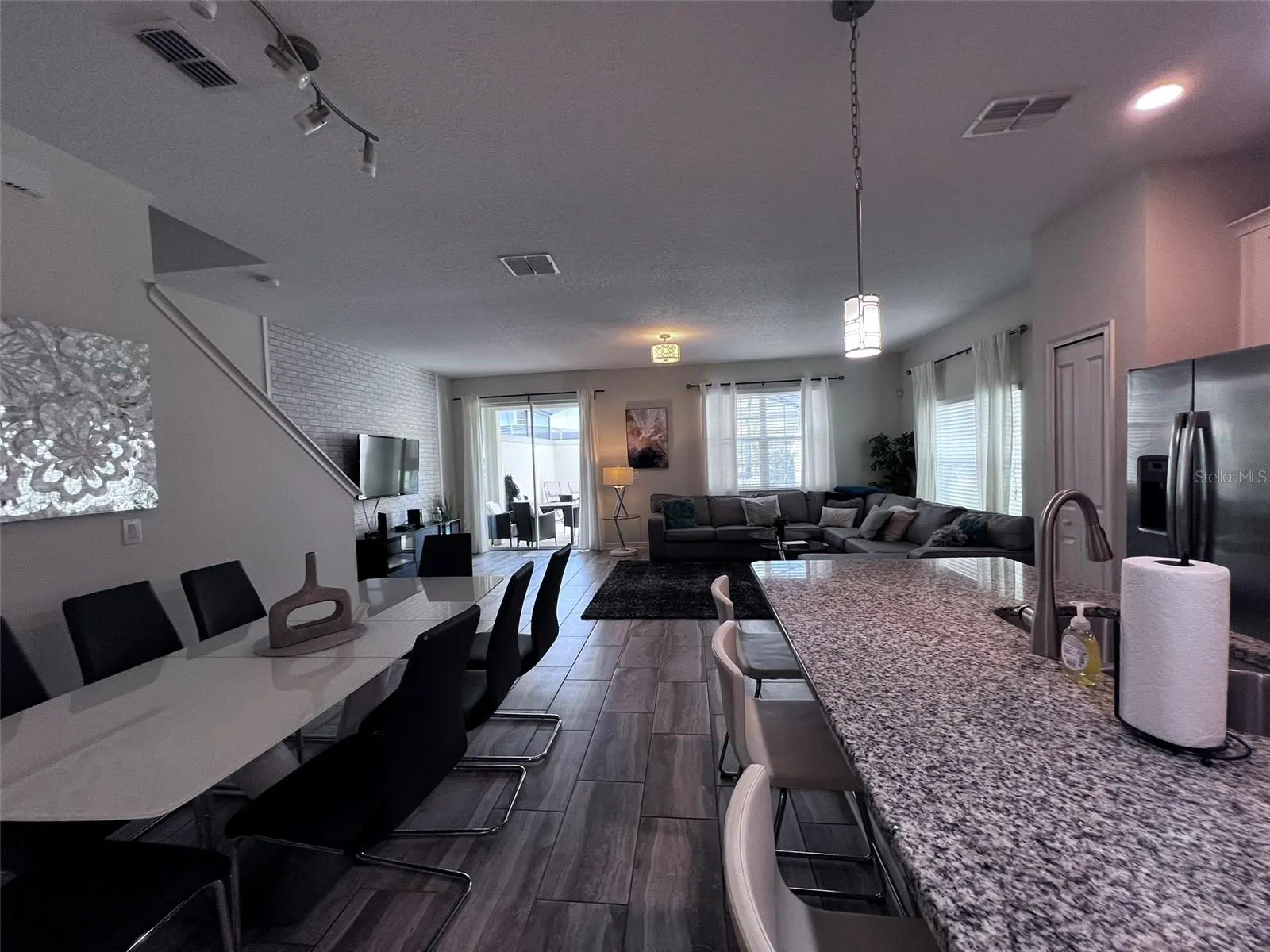 9033 DOGLEG DR