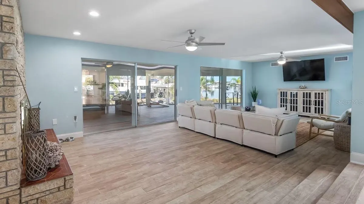 102 EAST CIR