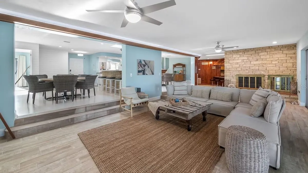 102 EAST CIR