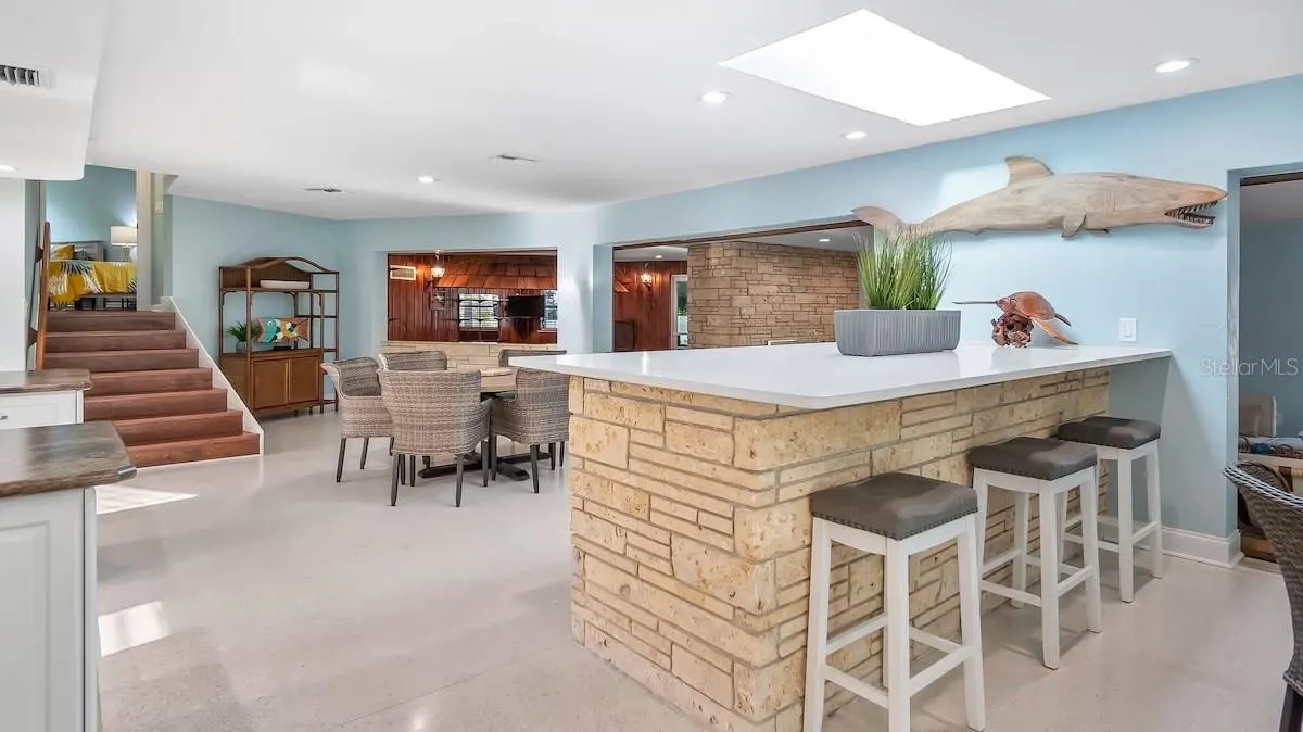 102 EAST CIR