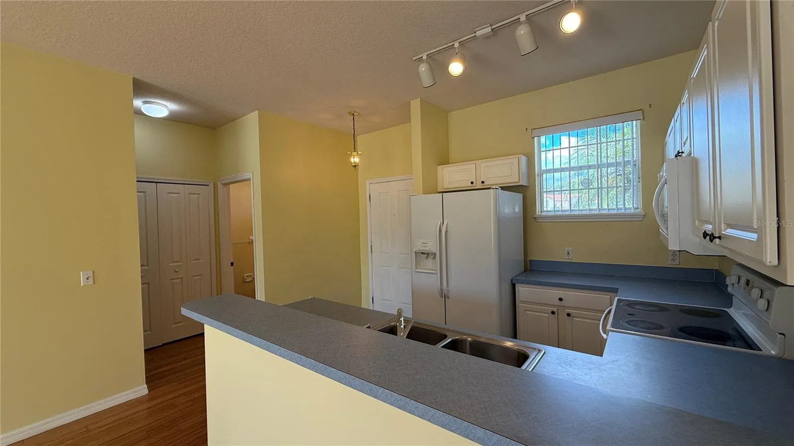 112 MONROE CIR