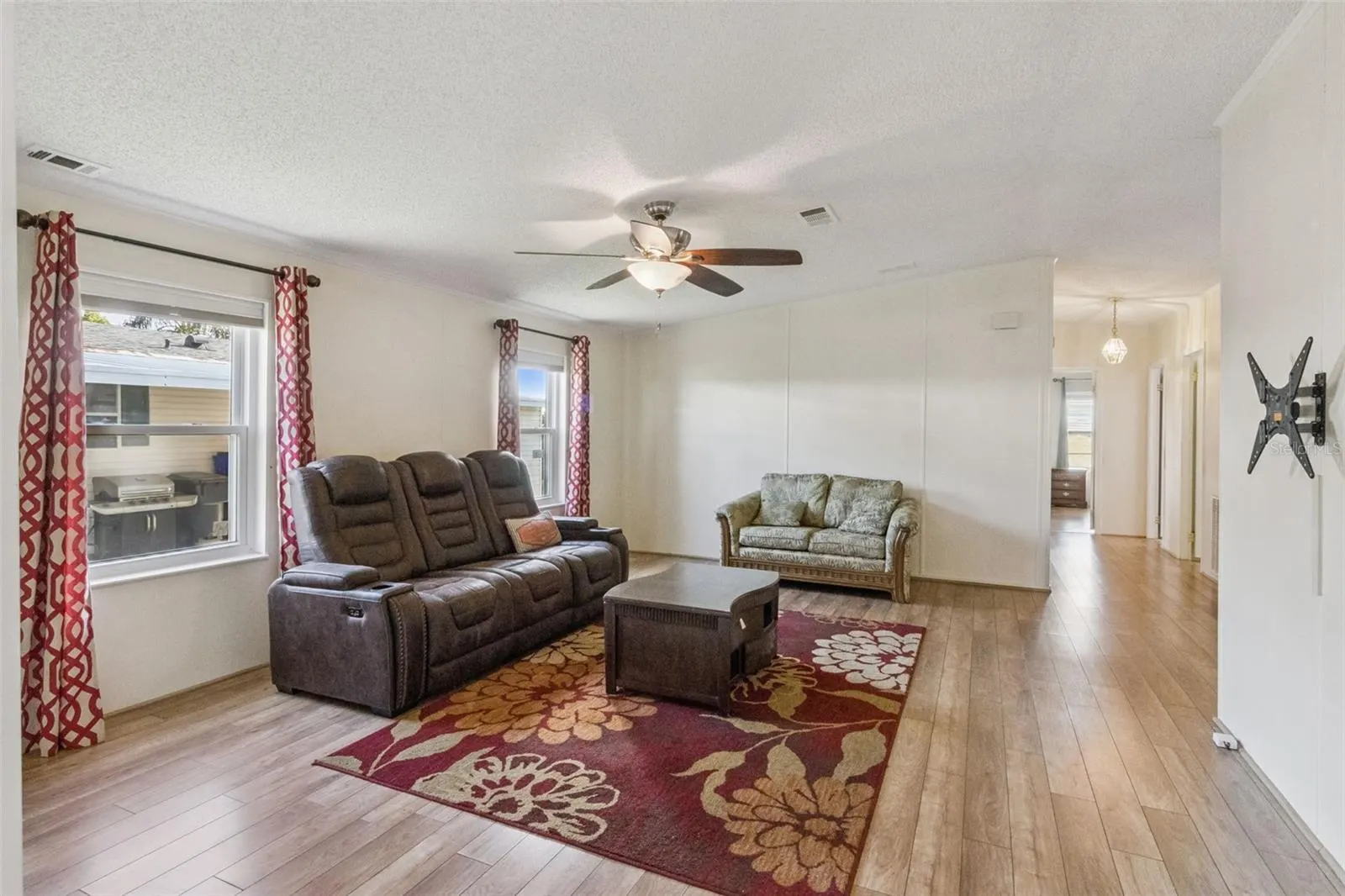 6149 GRAND OAKS DR SE