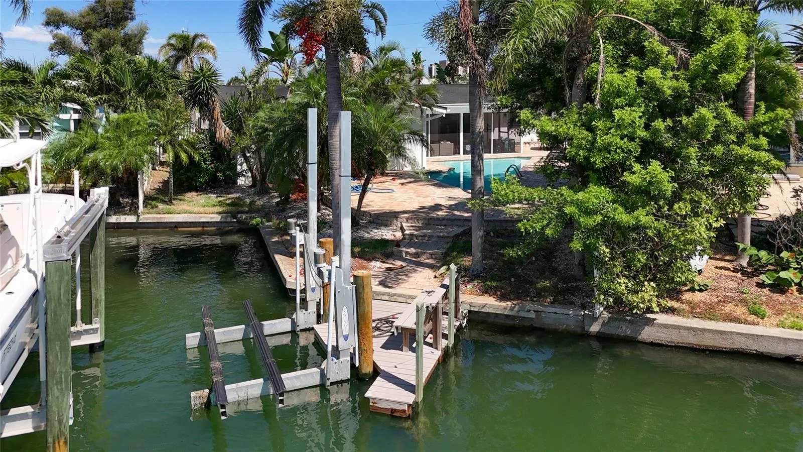 25 ISLAND DR