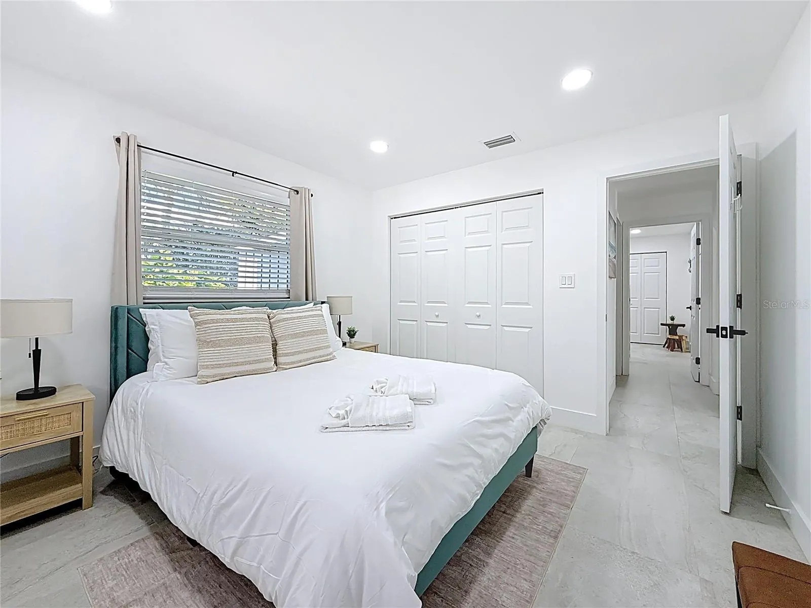 25 ISLAND DR
