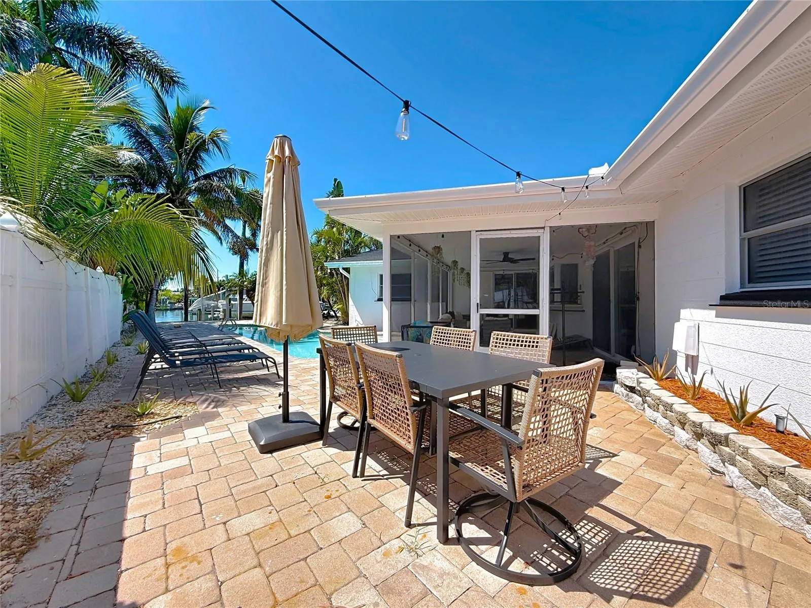 25 ISLAND DR