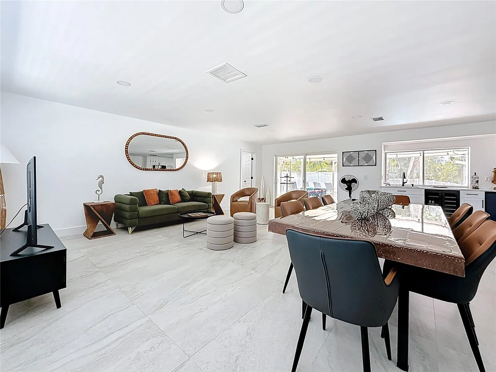 25 ISLAND DR