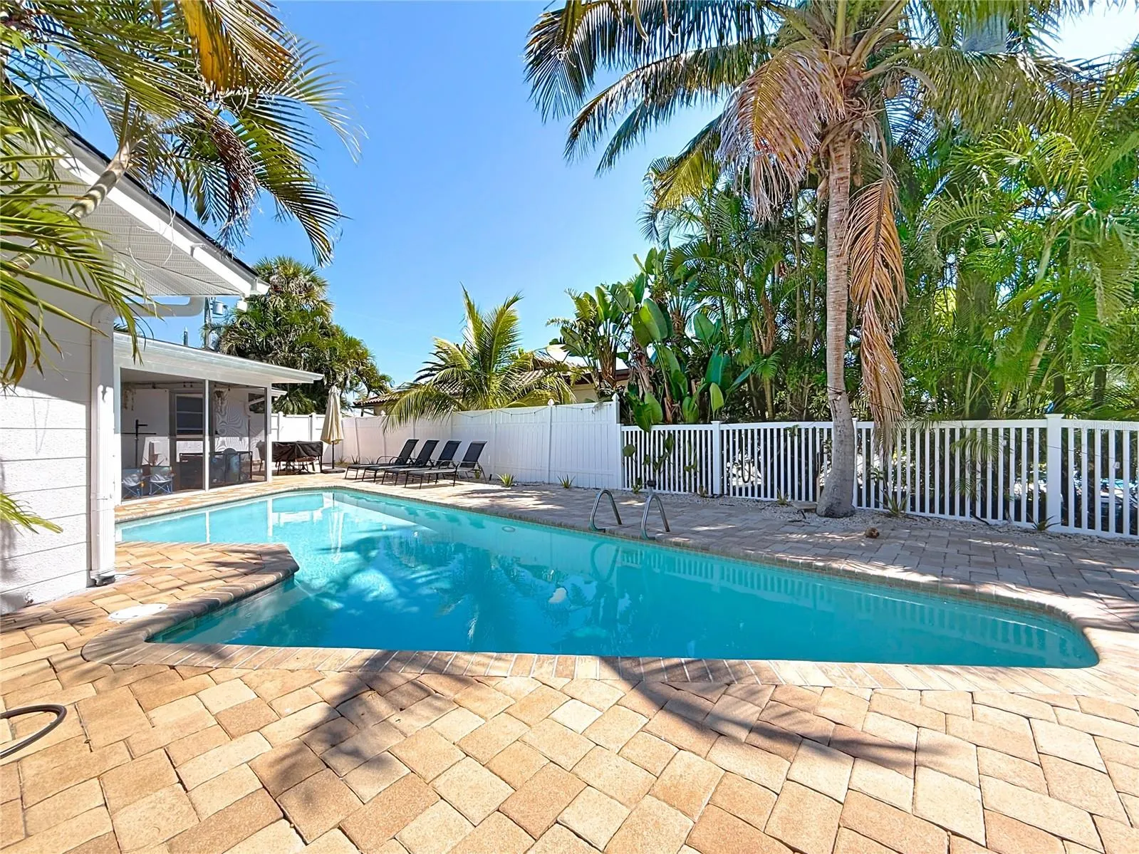 25 ISLAND DR