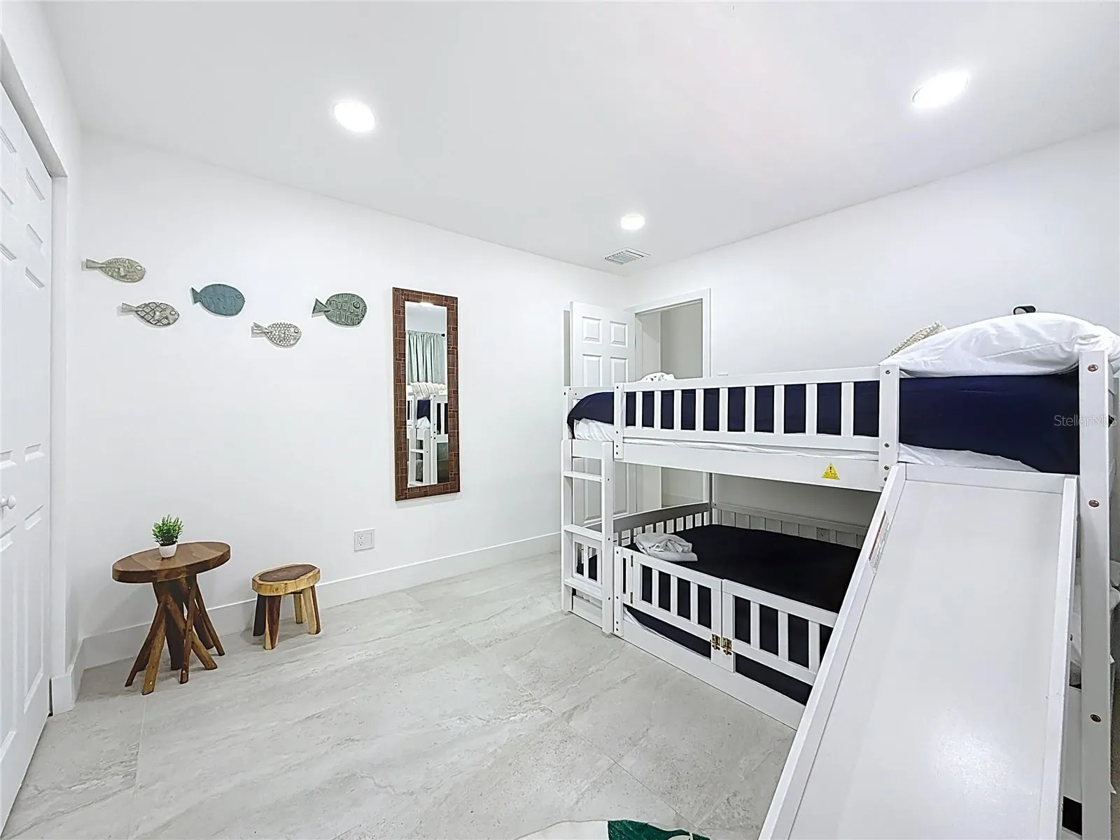 25 ISLAND DR