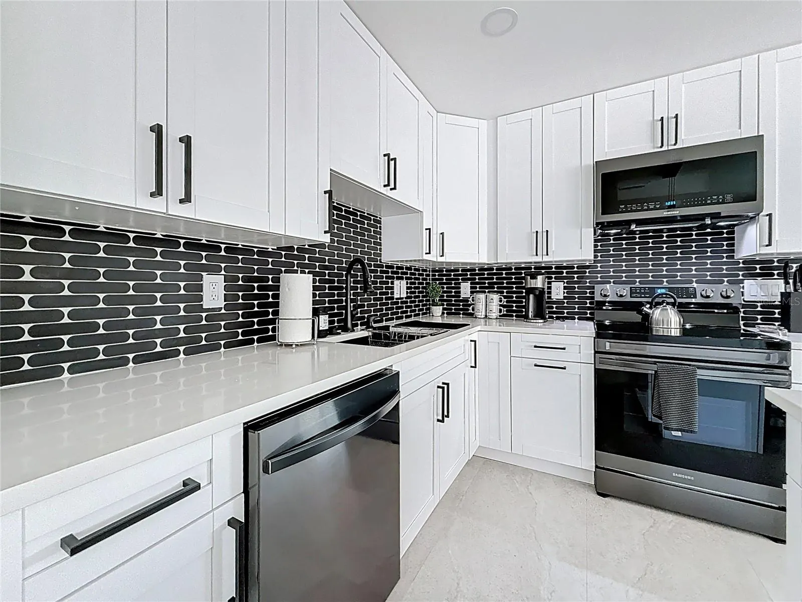 25 ISLAND DR