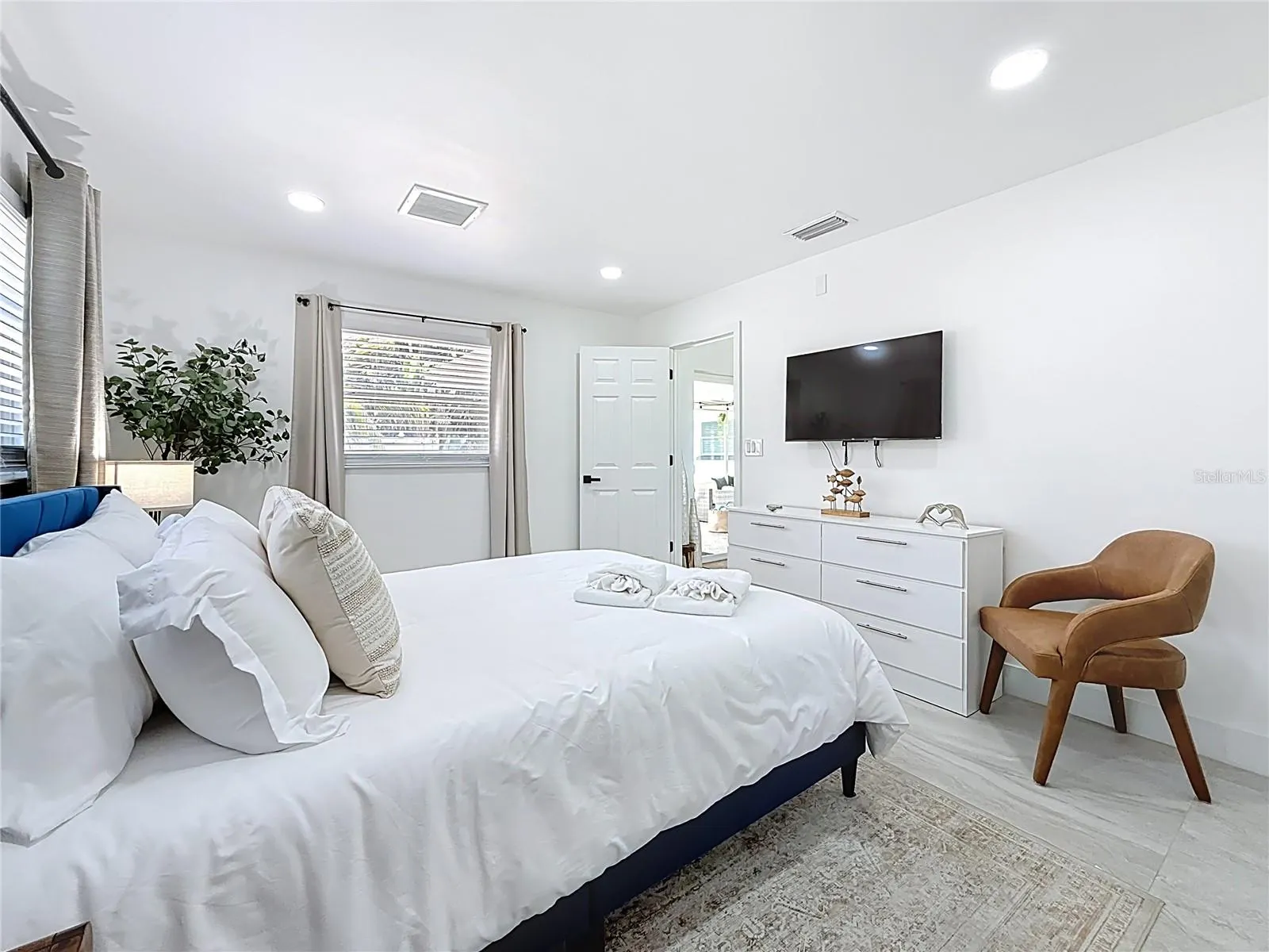 25 ISLAND DR