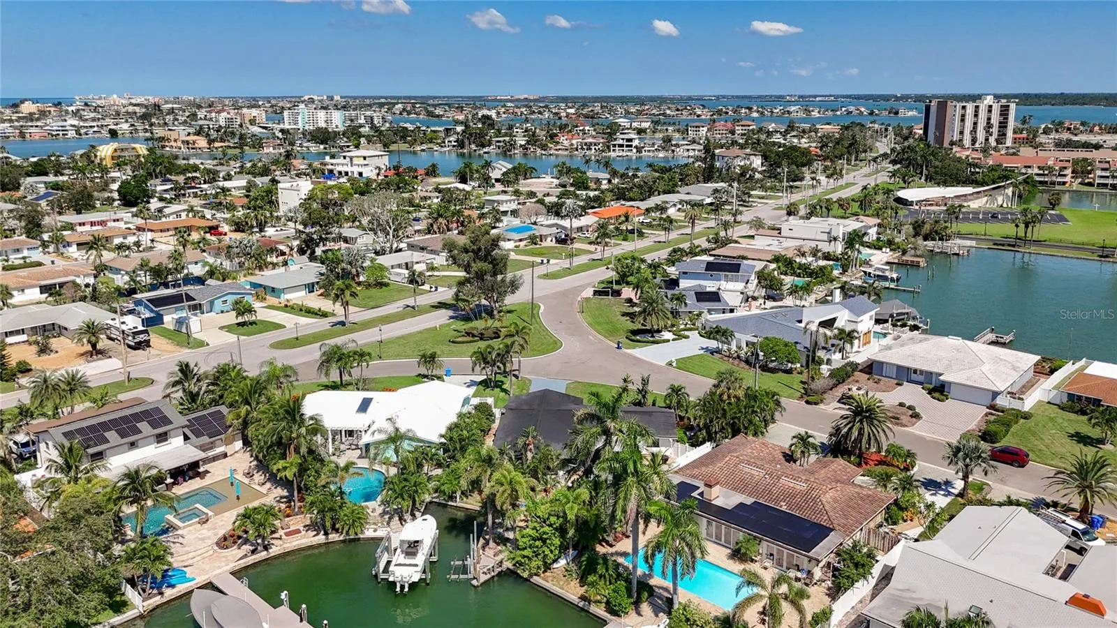 25 ISLAND DR