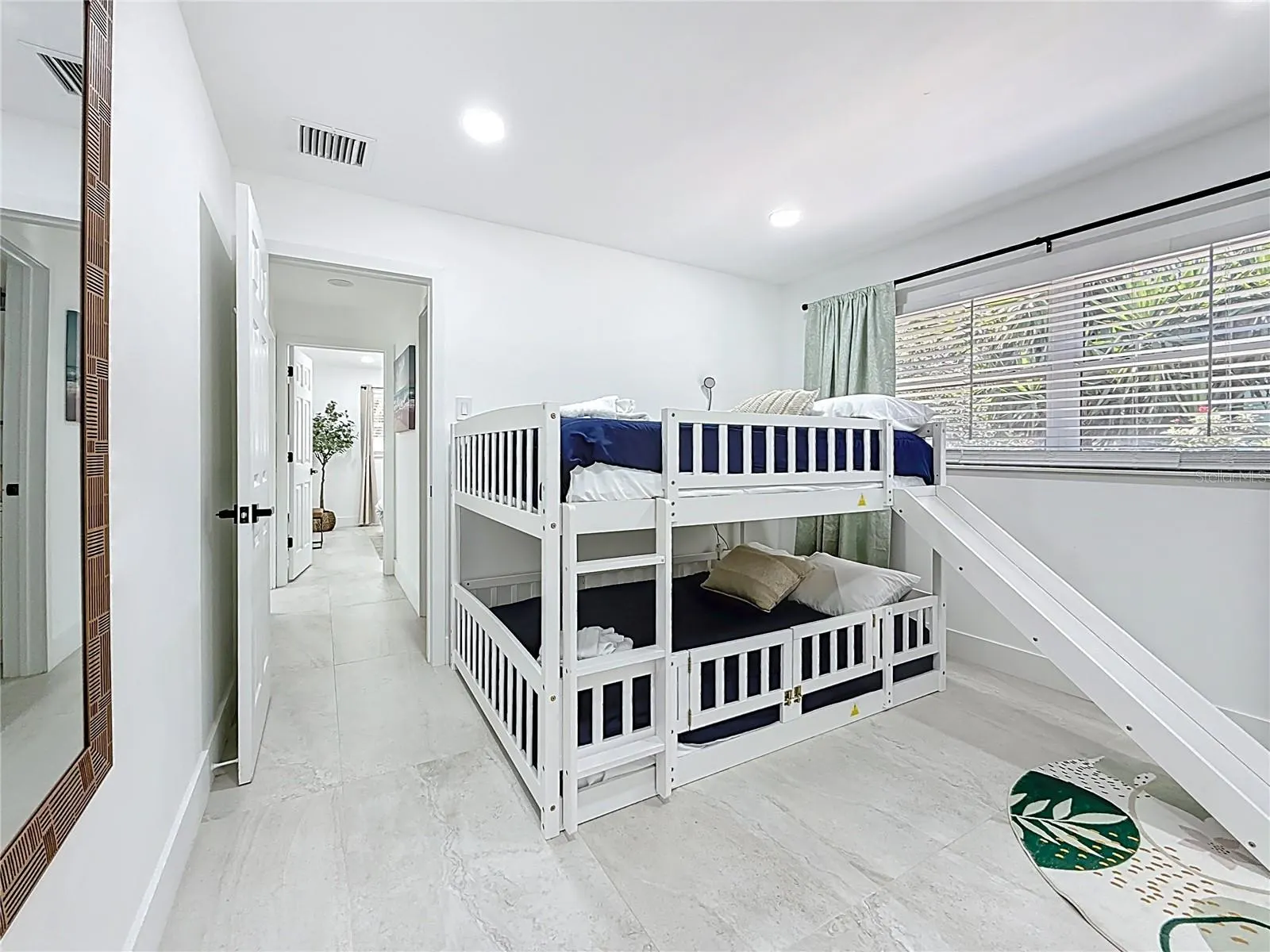 25 ISLAND DR