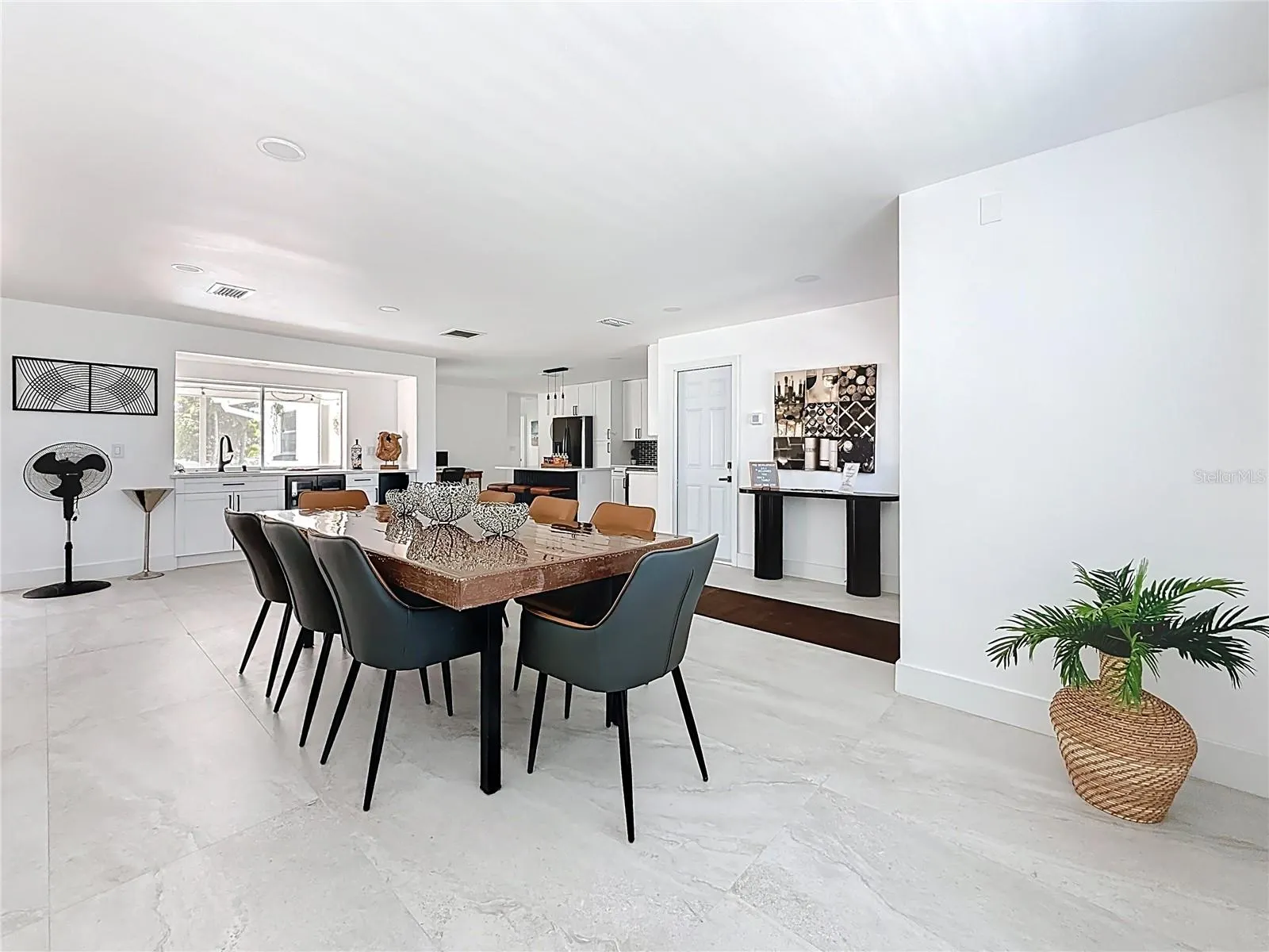 25 ISLAND DR