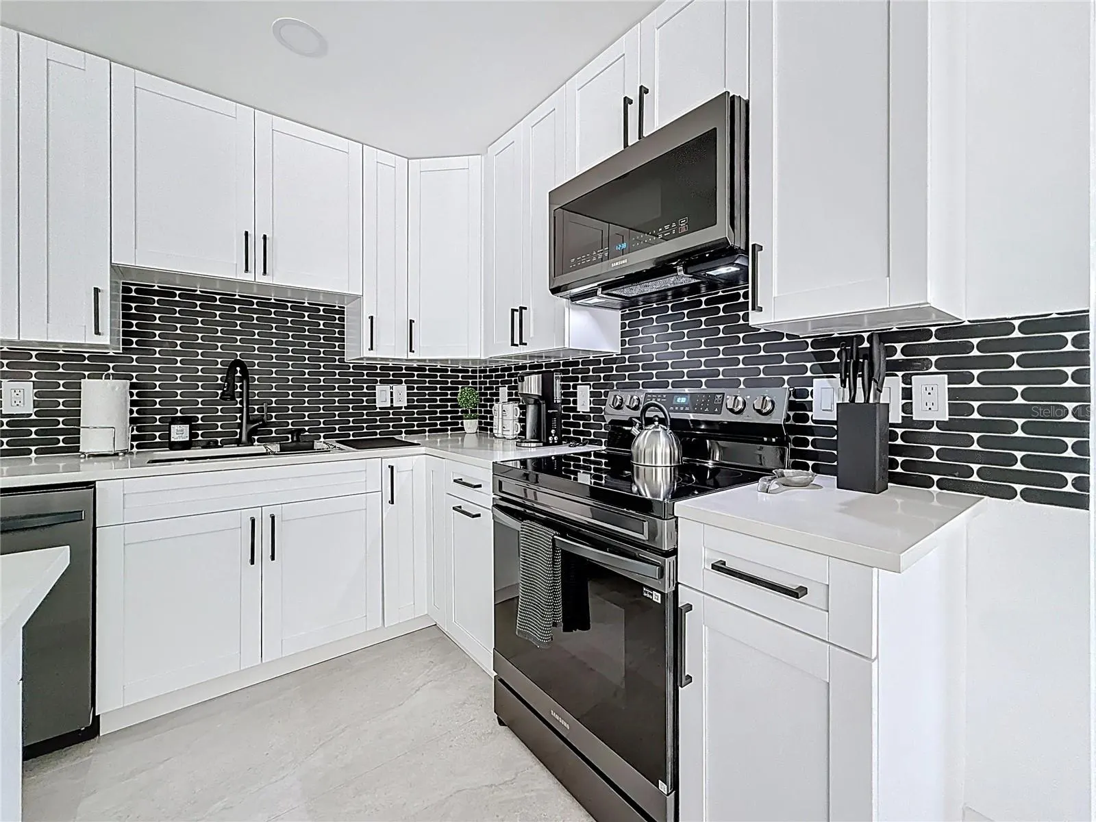 25 ISLAND DR