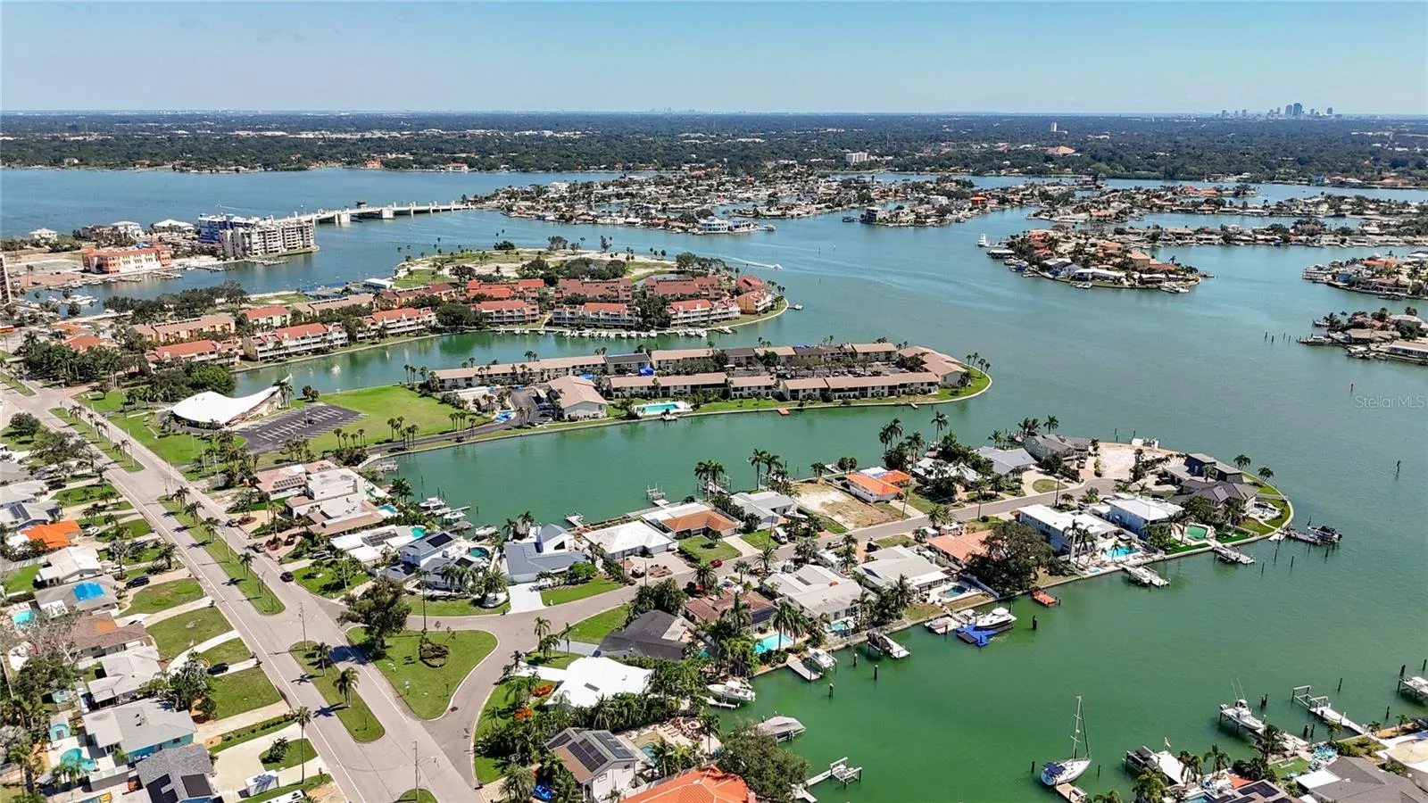 25 ISLAND DR
