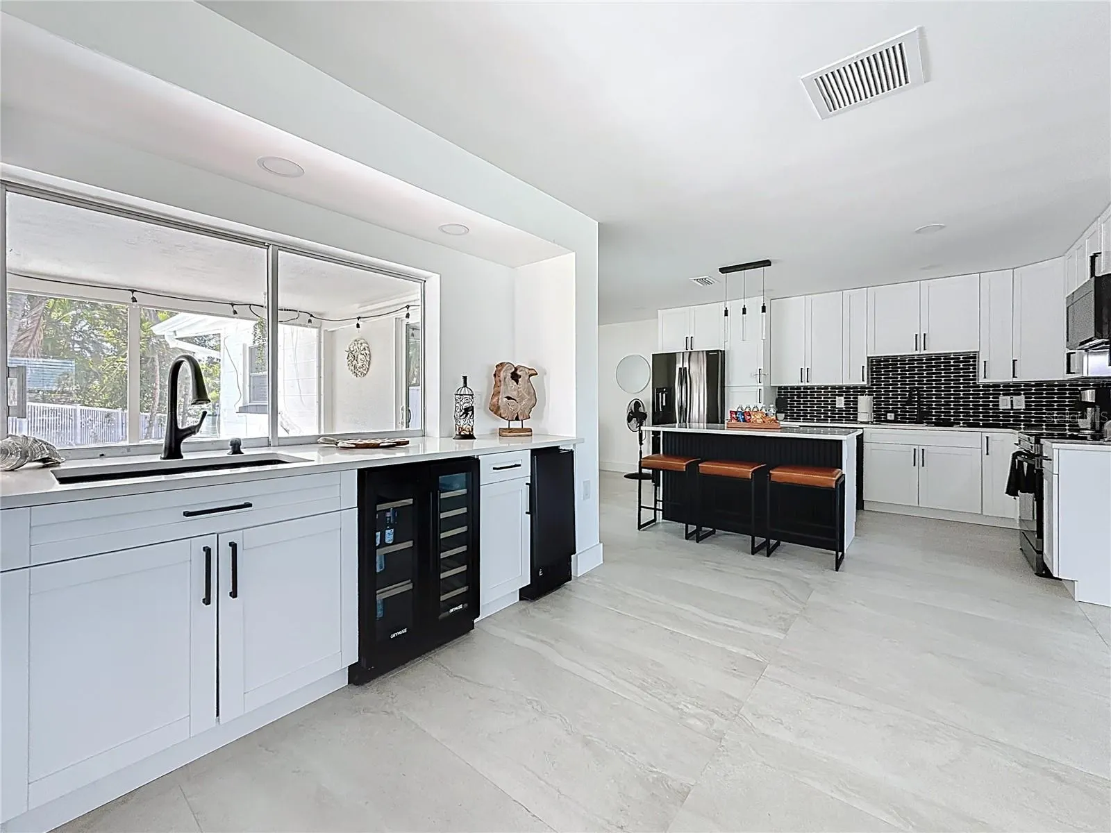 25 ISLAND DR