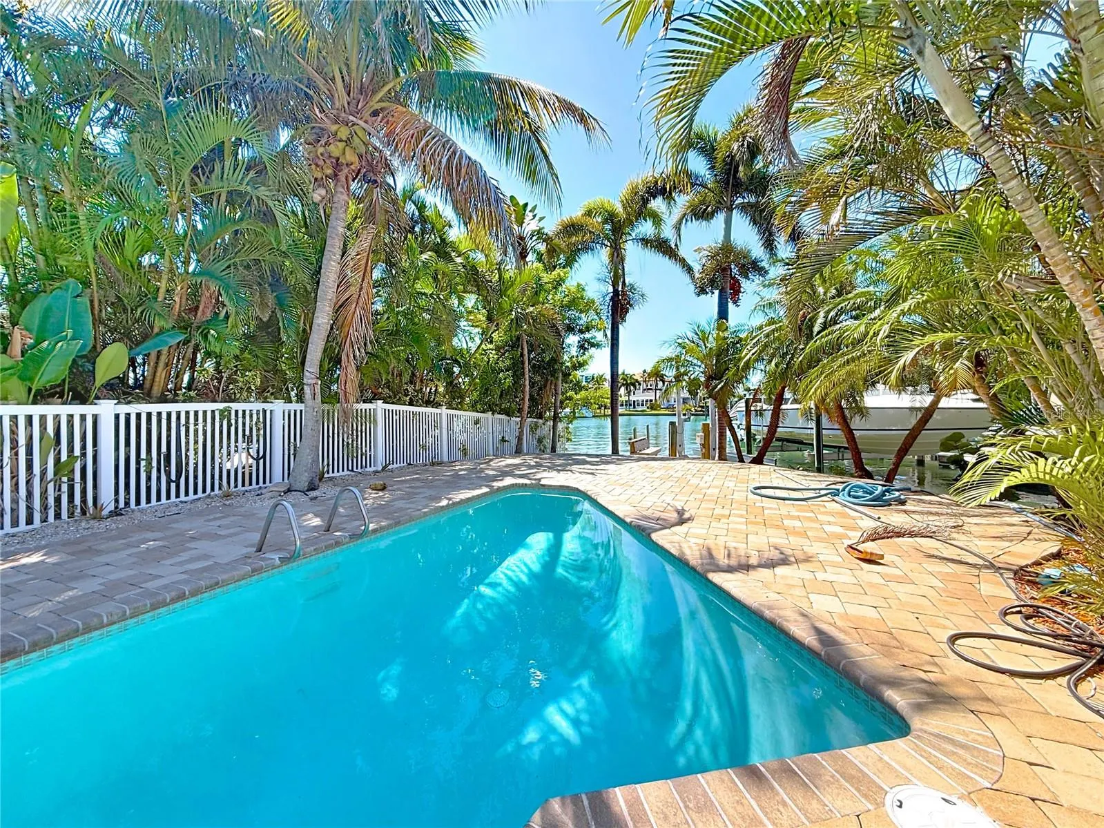 25 ISLAND DR