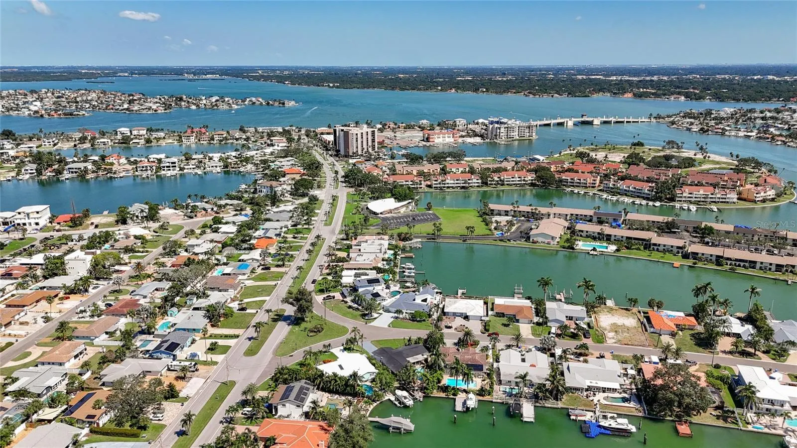 25 ISLAND DR