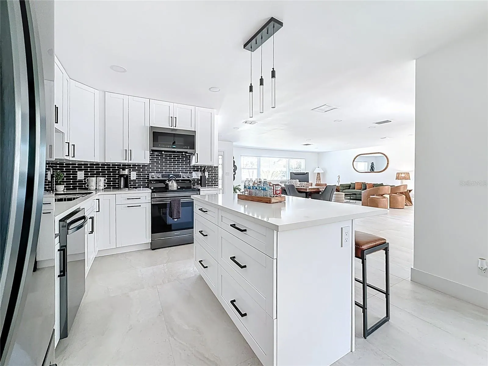 25 ISLAND DR