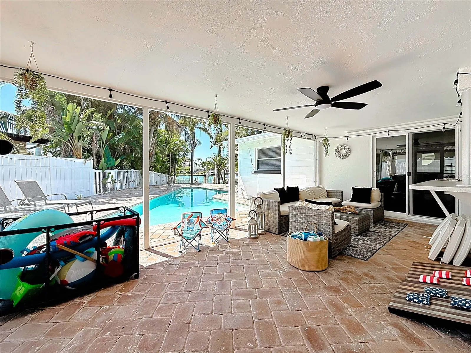 25 ISLAND DR