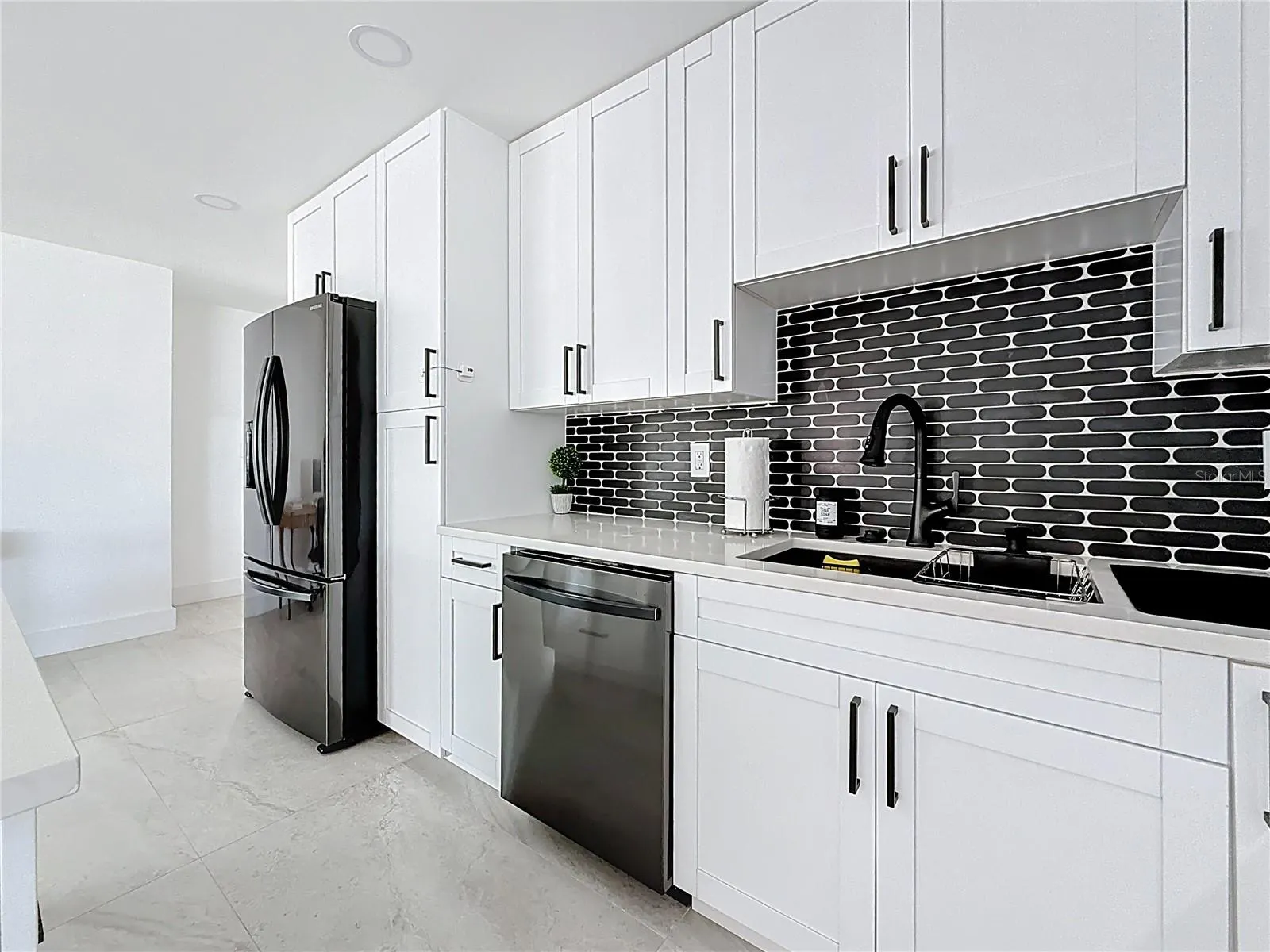25 ISLAND DR