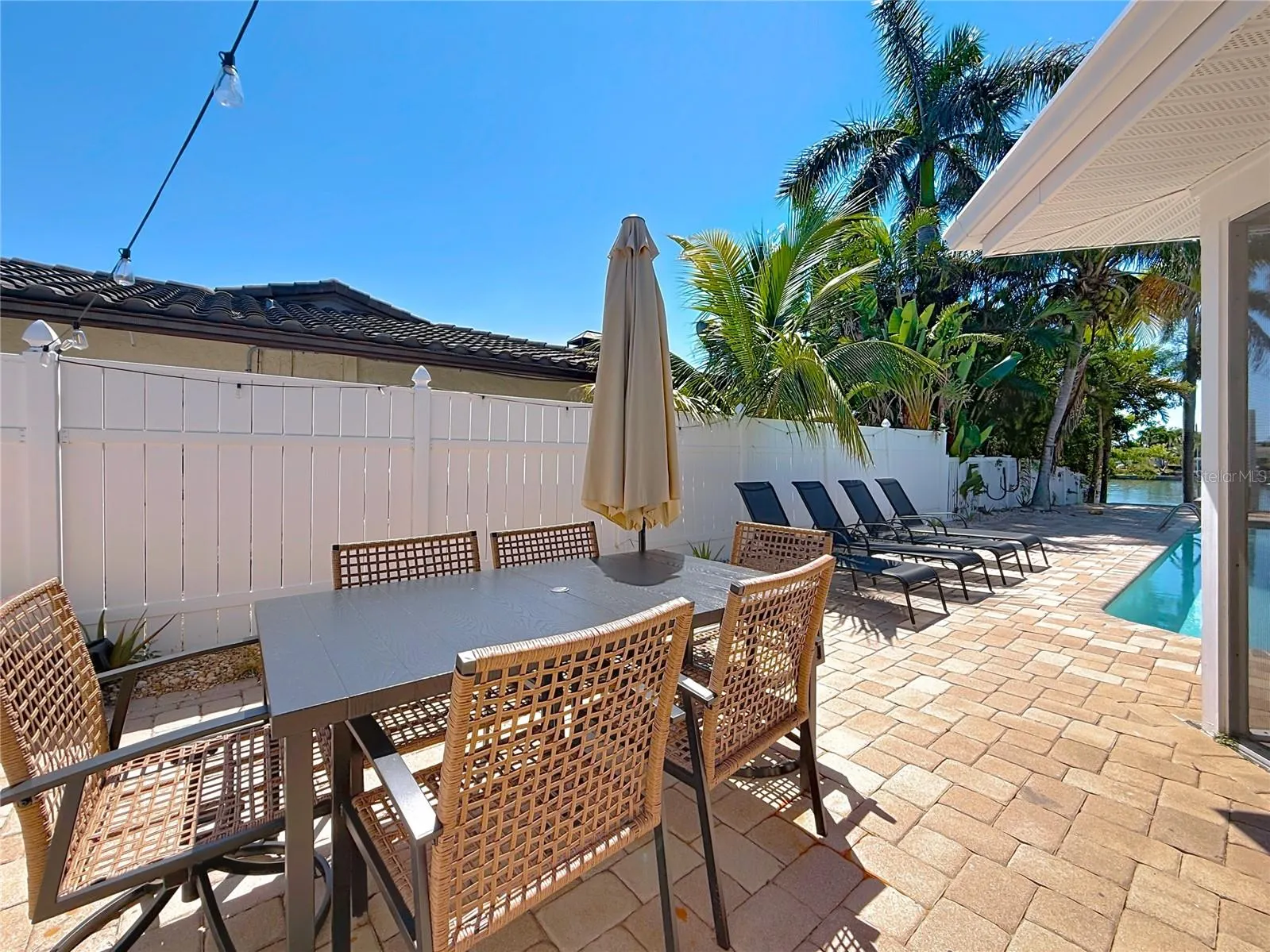 25 ISLAND DR