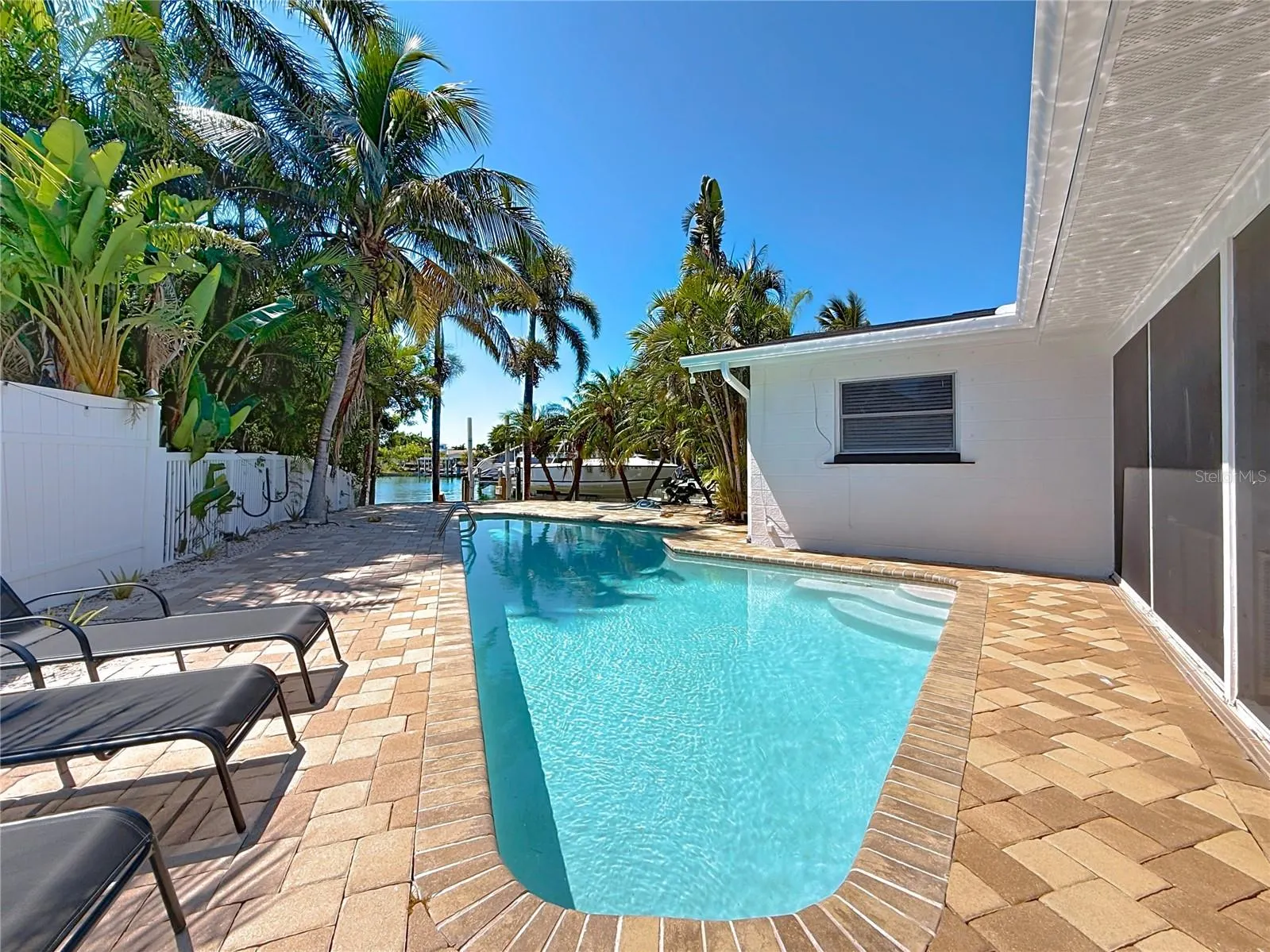 25 ISLAND DR