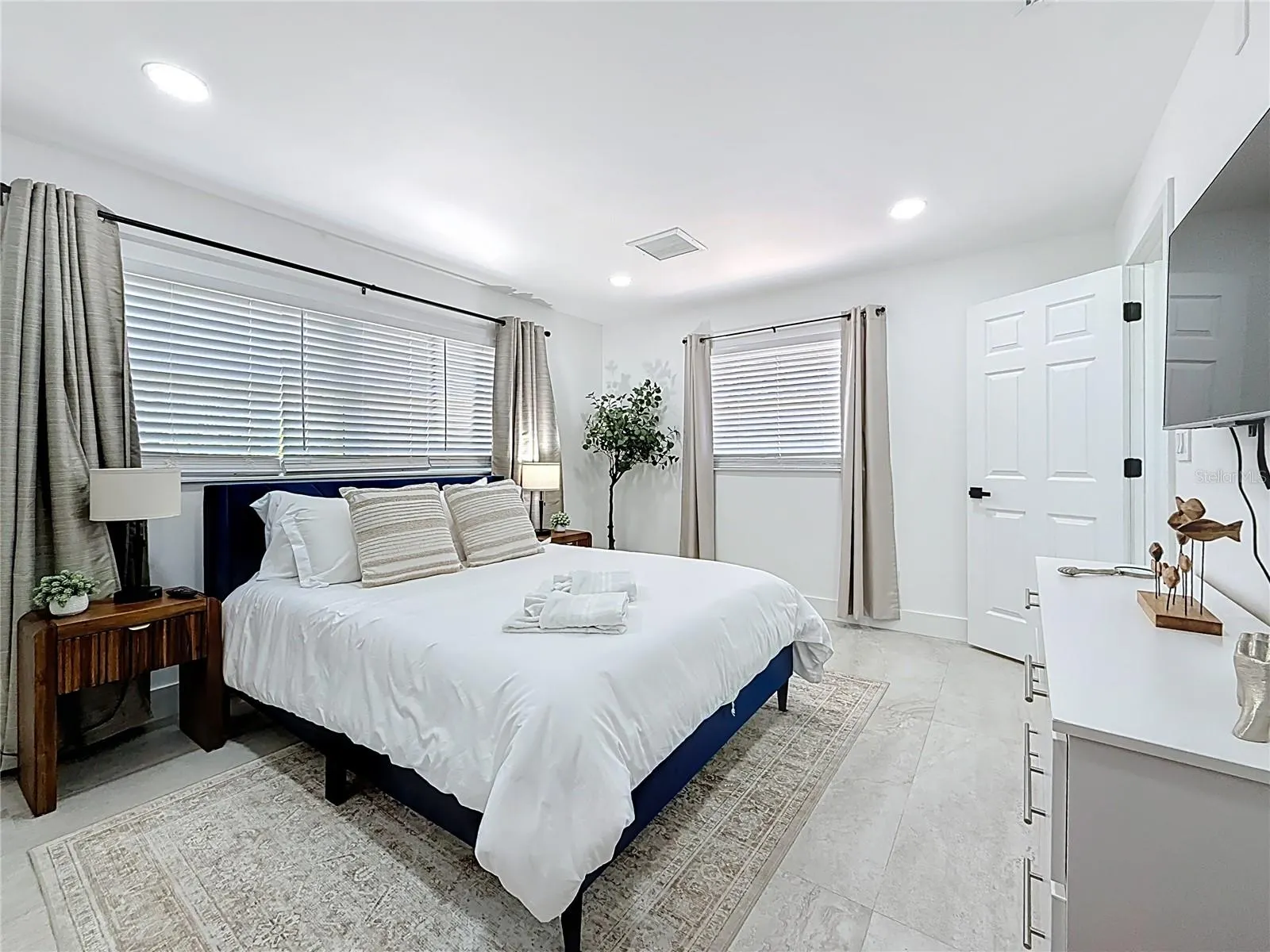 25 ISLAND DR