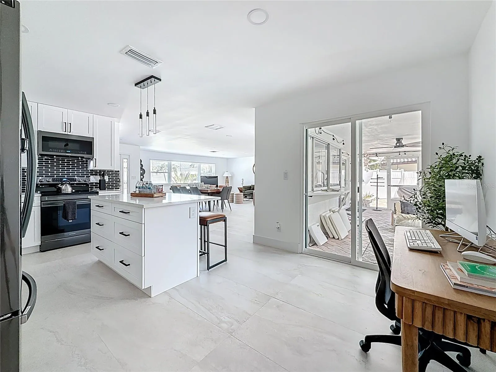 25 ISLAND DR
