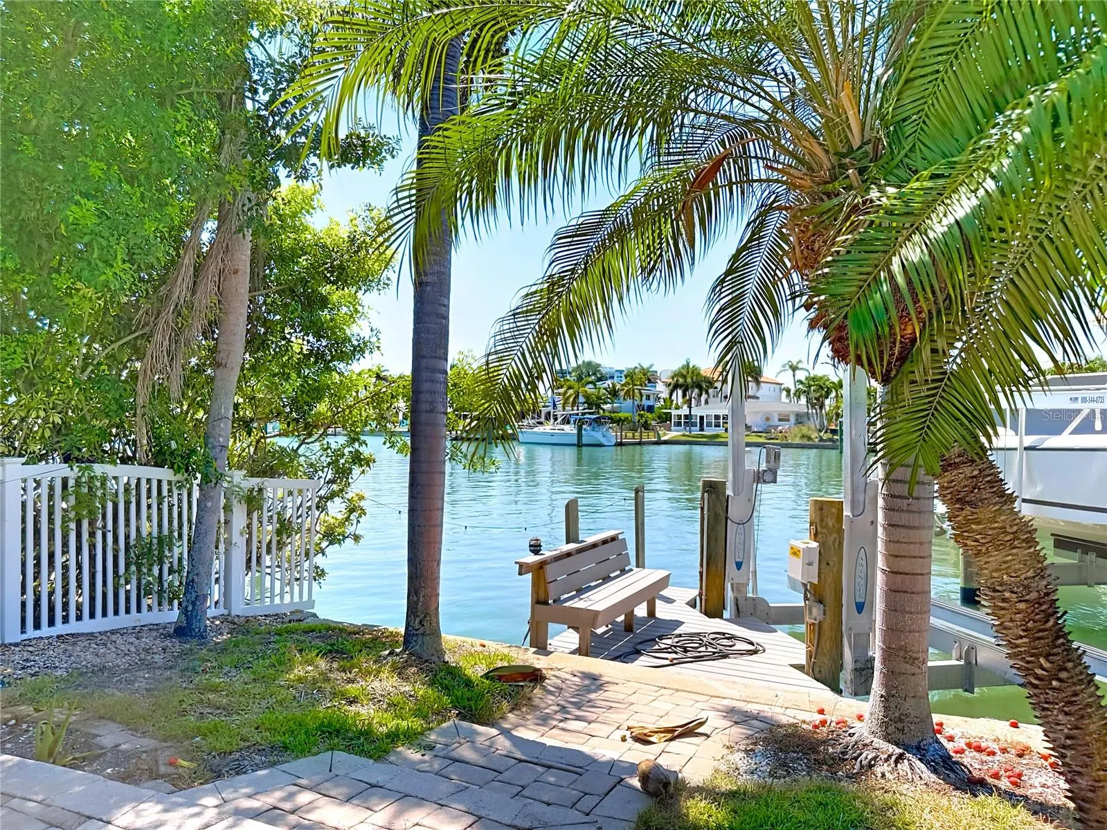 25 ISLAND DR