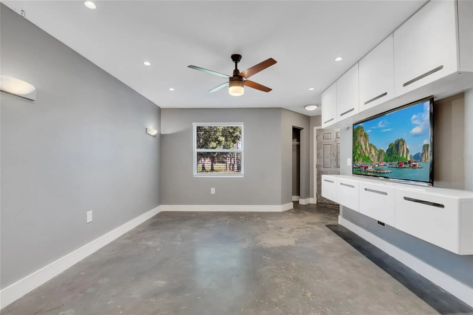 3034 PARKWAY BLVD #102, #102