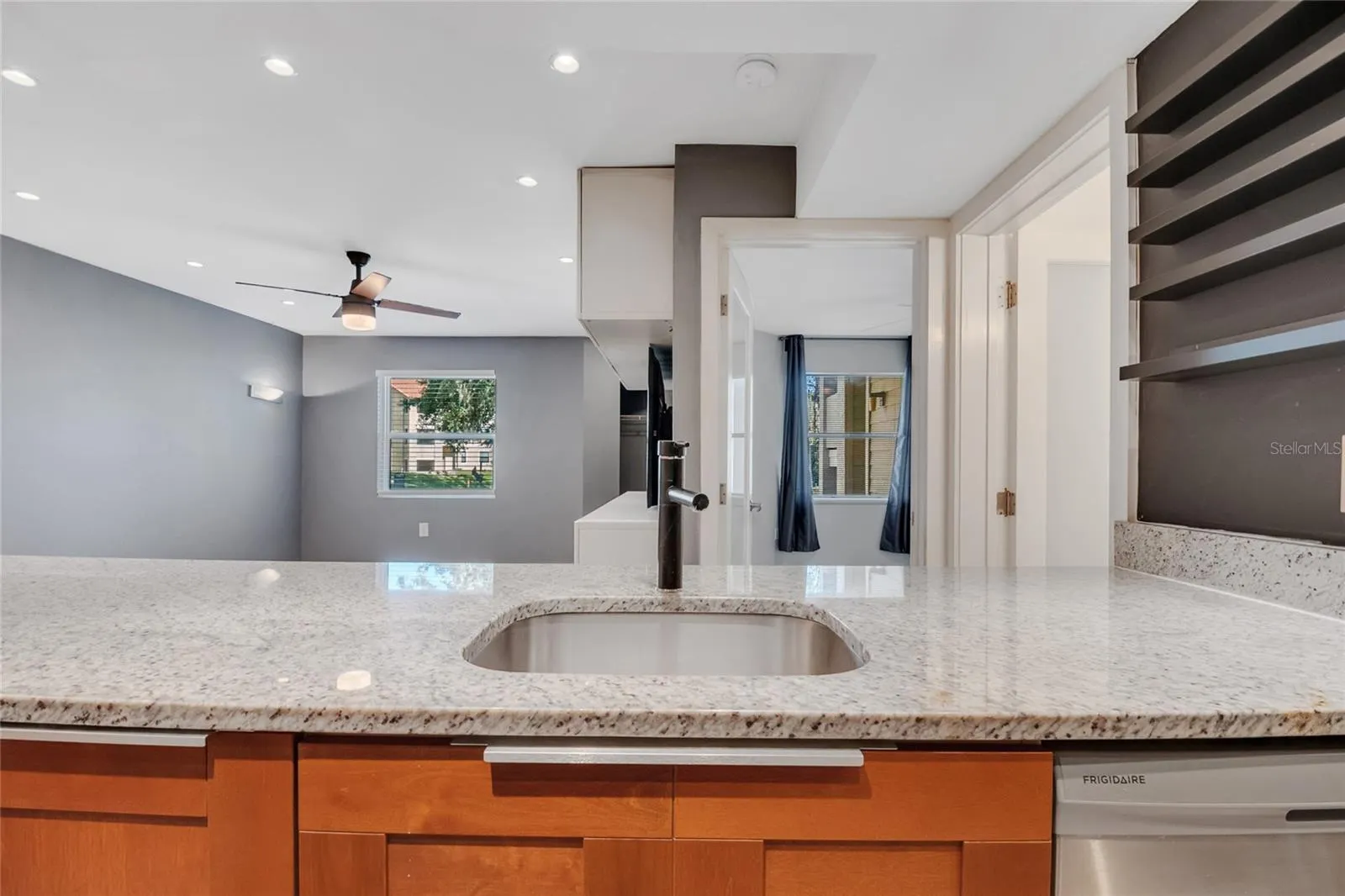 3034 PARKWAY BLVD #102, #102